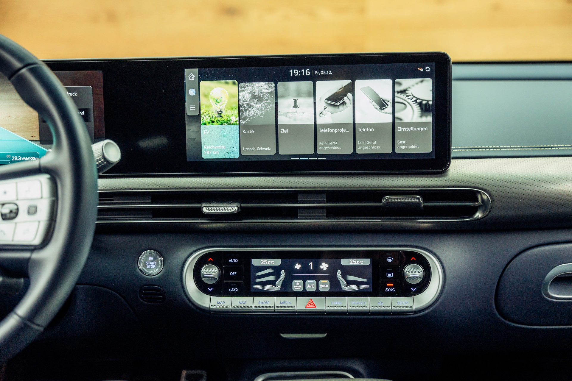 GENESIS GV60 77.4 kWh Sport Plus AWD-image-15