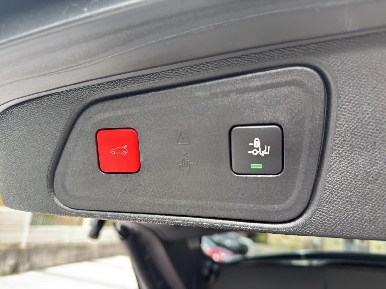 PEUGEOT 3008 GT 1.6 Plug-in Hybrid 4x4-image-24