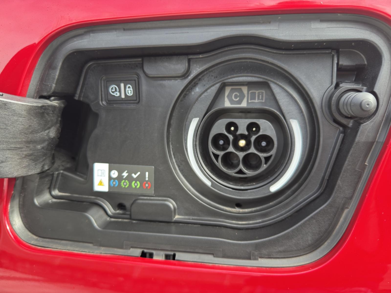 PEUGEOT 3008 GT 1.6 Plug-in Hybrid 4x4-image-25