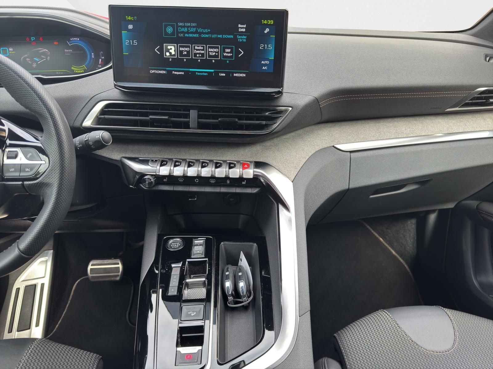 PEUGEOT 3008 GT 1.6 Plug-in Hybrid 4x4-image-12