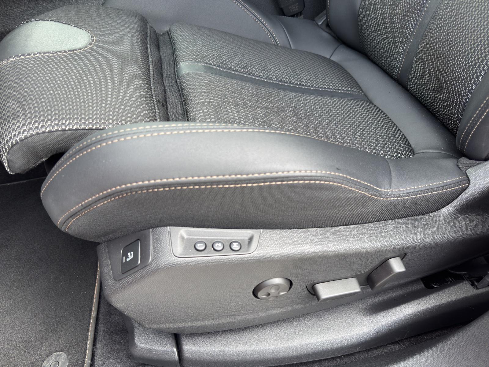 PEUGEOT 3008 GT 1.6 Plug-in Hybrid 4x4-image-26