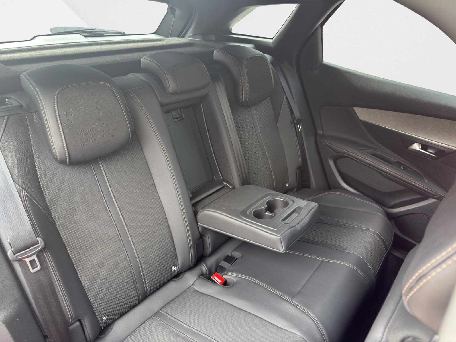 PEUGEOT 3008 GT 1.6 Plug-in Hybrid 4x4-image-14