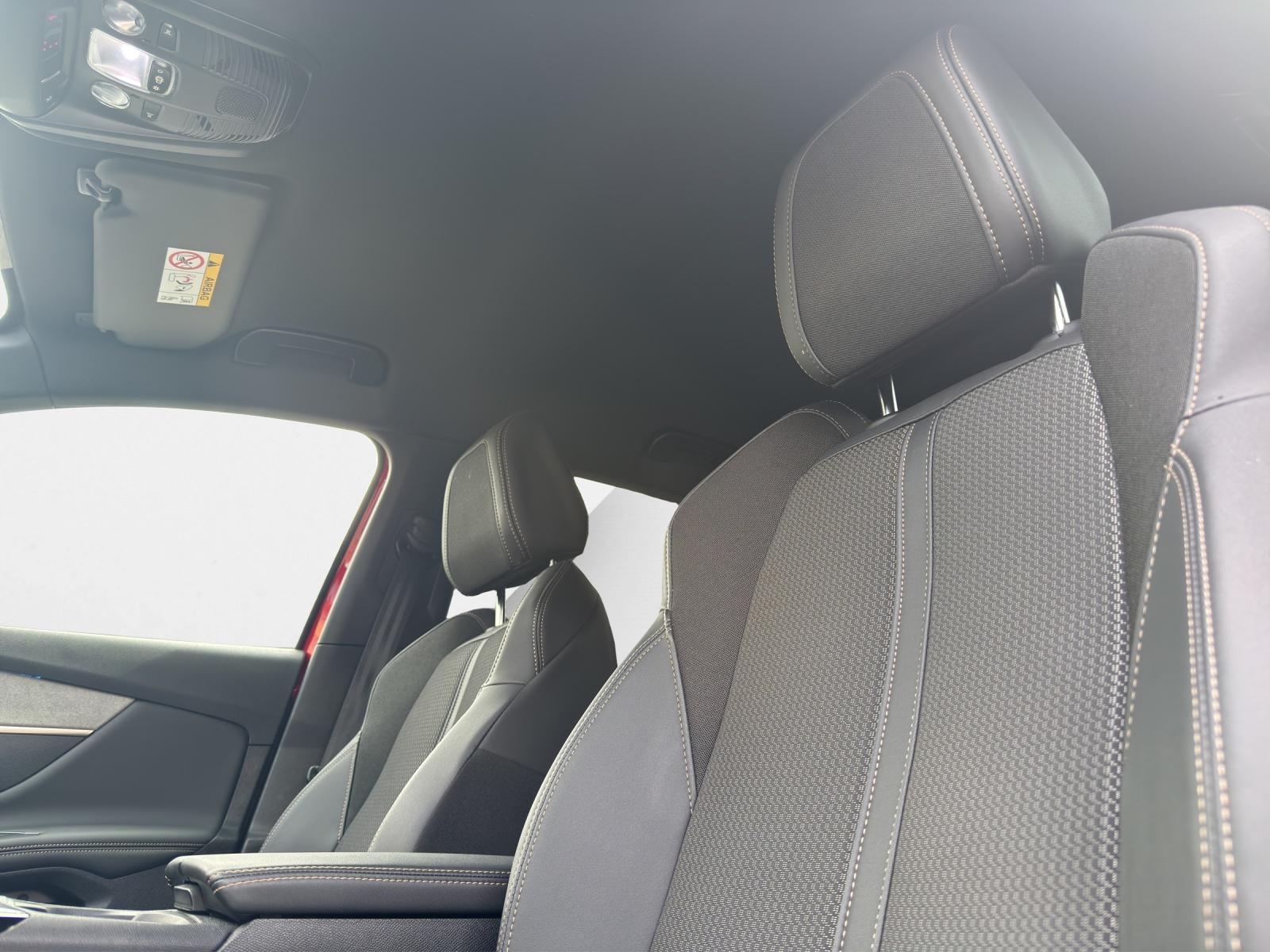 PEUGEOT 3008 GT 1.6 Plug-in Hybrid 4x4-image-18