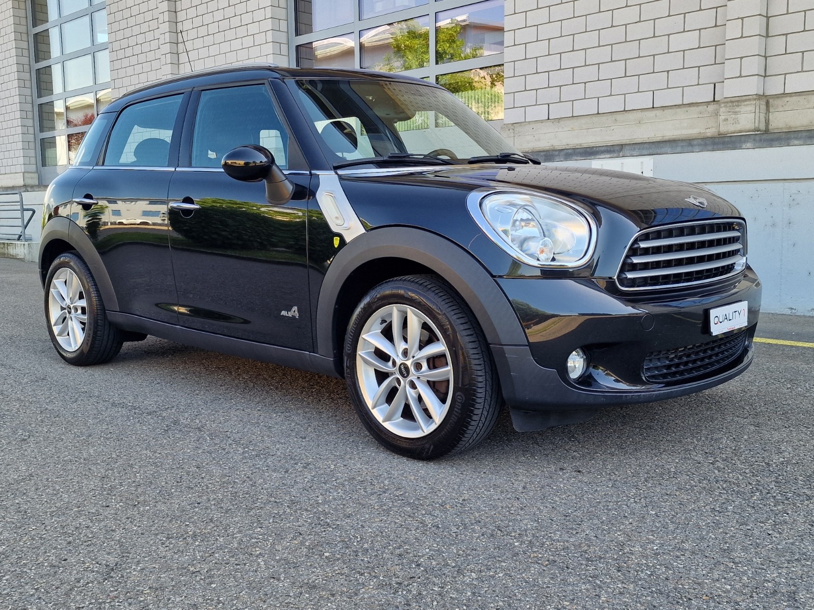 MINI Countryman Cooper D ALL4-image-0
