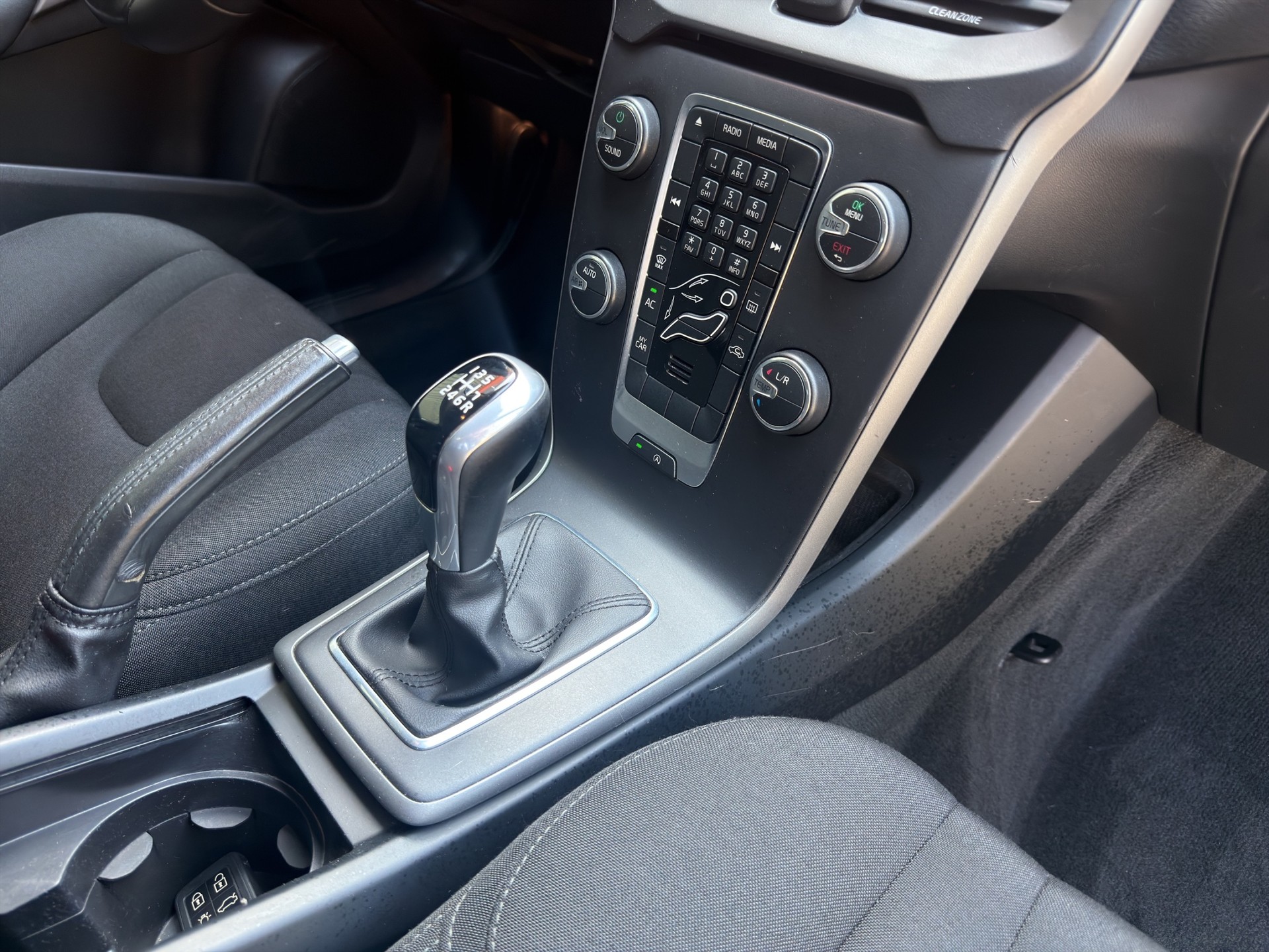 VOLVO V40 D3 Inscription Geartronic-image-17
