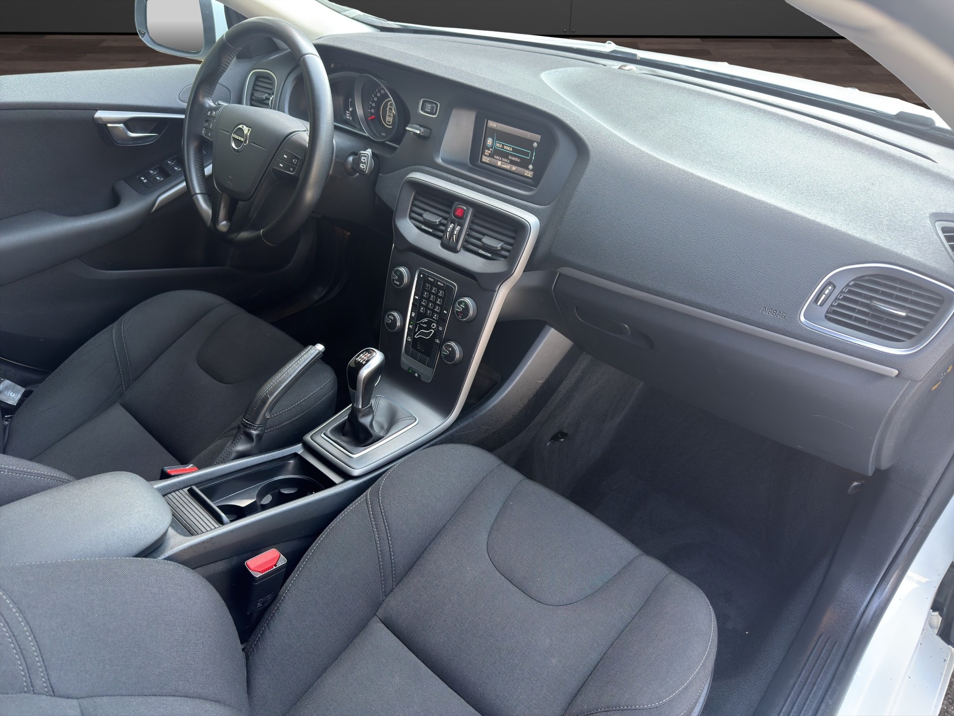 VOLVO V40 D3 Inscription Geartronic-image-18