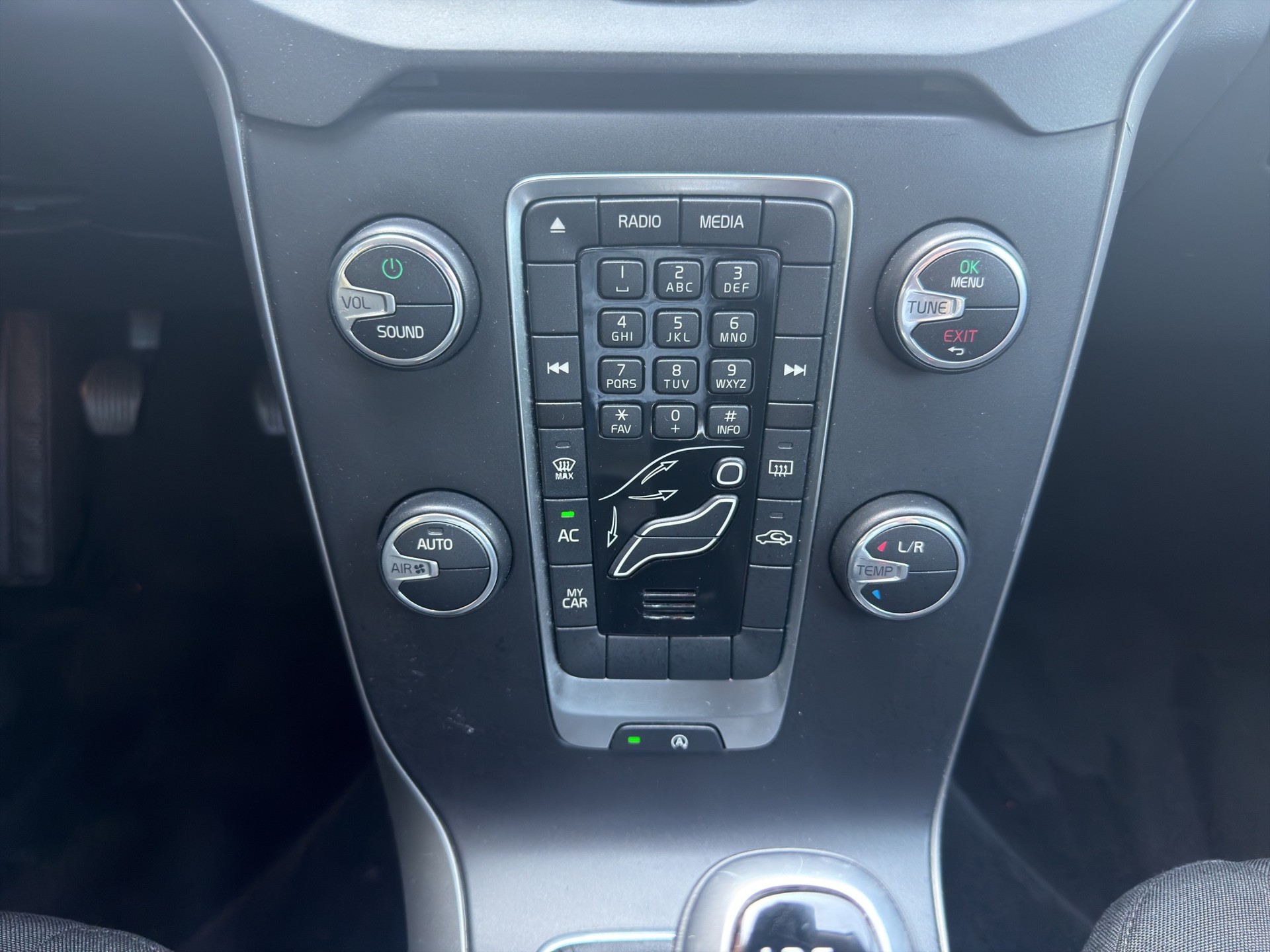 VOLVO V40 D3 Inscription Geartronic-image-15