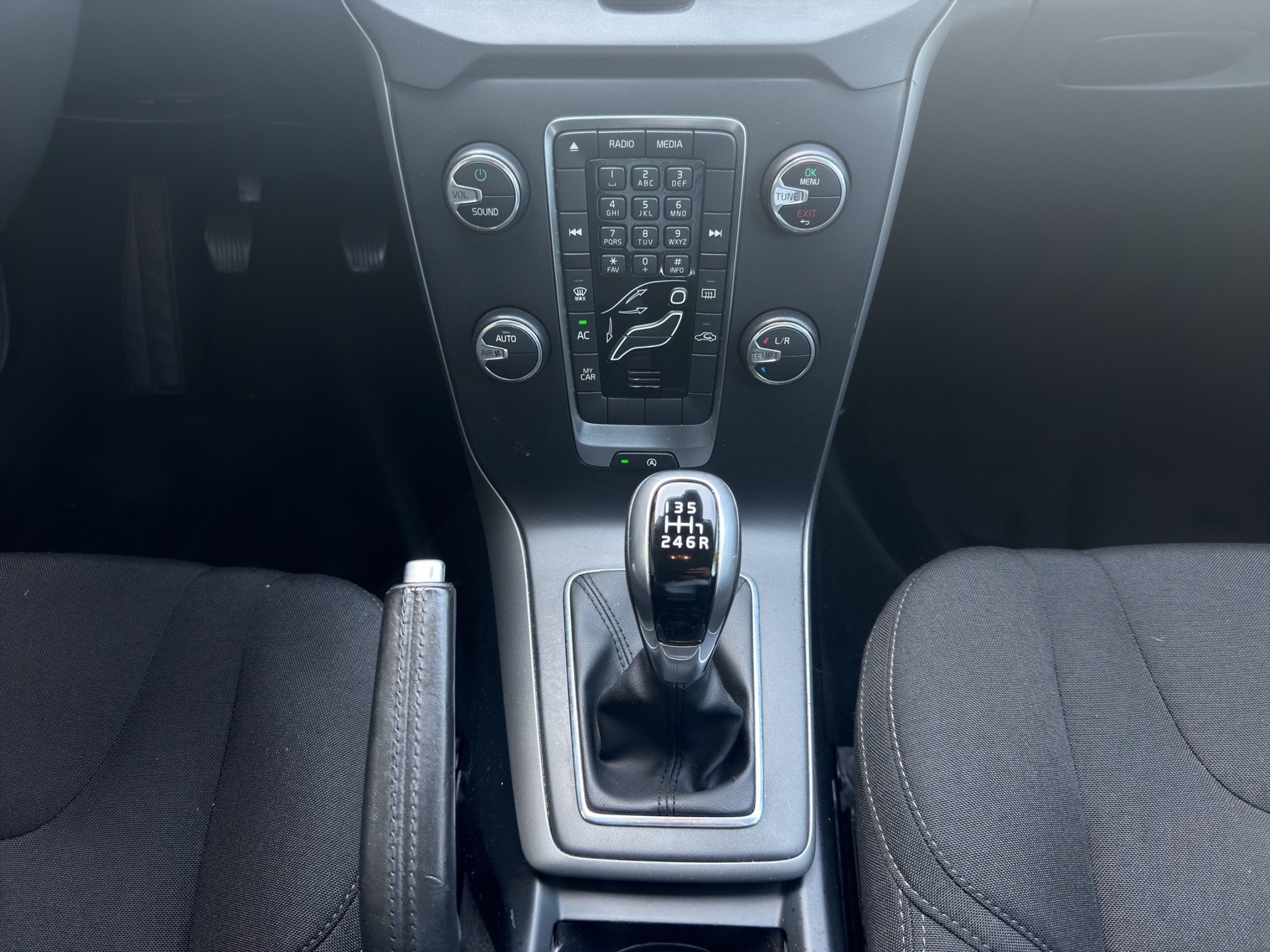 VOLVO V40 D3 Inscription Geartronic-image-14