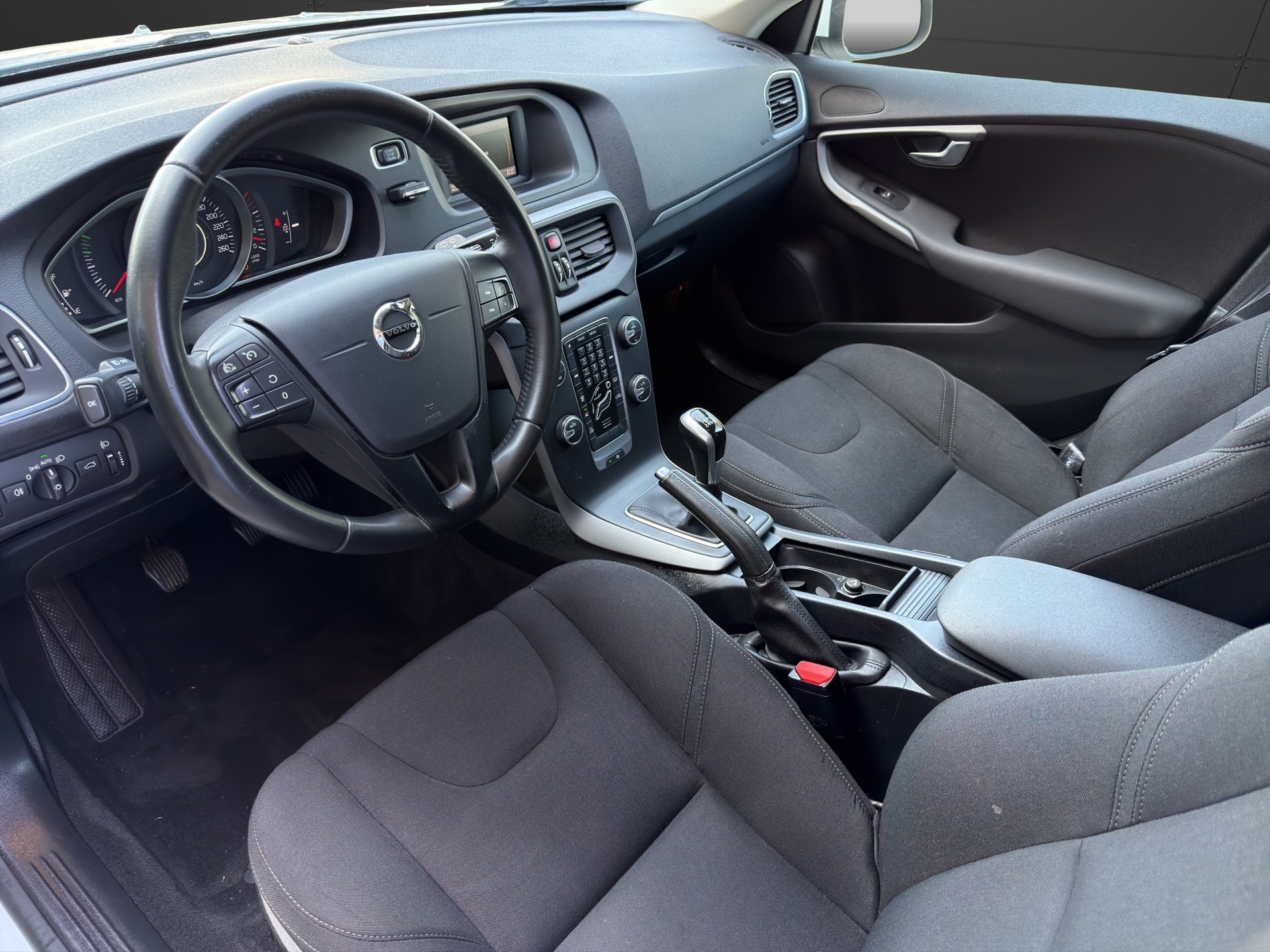 VOLVO V40 D3 Inscription Geartronic-image-9