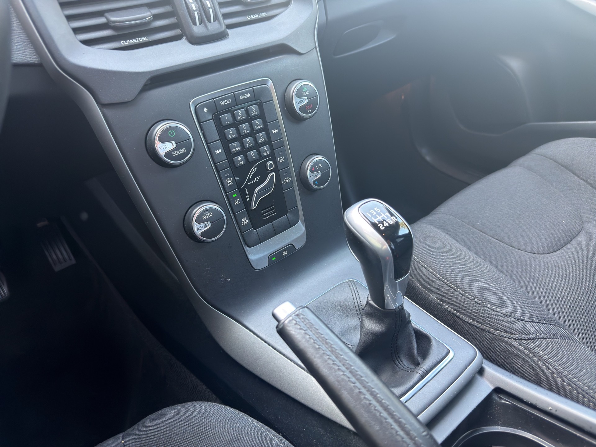 VOLVO V40 D3 Inscription Geartronic-image-16