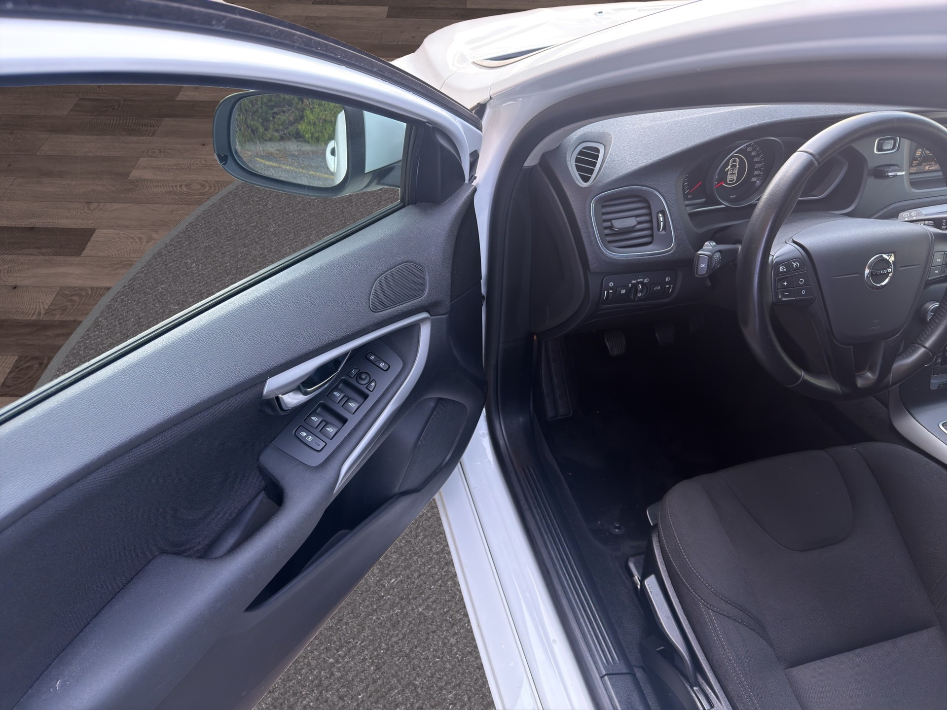 VOLVO V40 D3 Inscription Geartronic-image-19