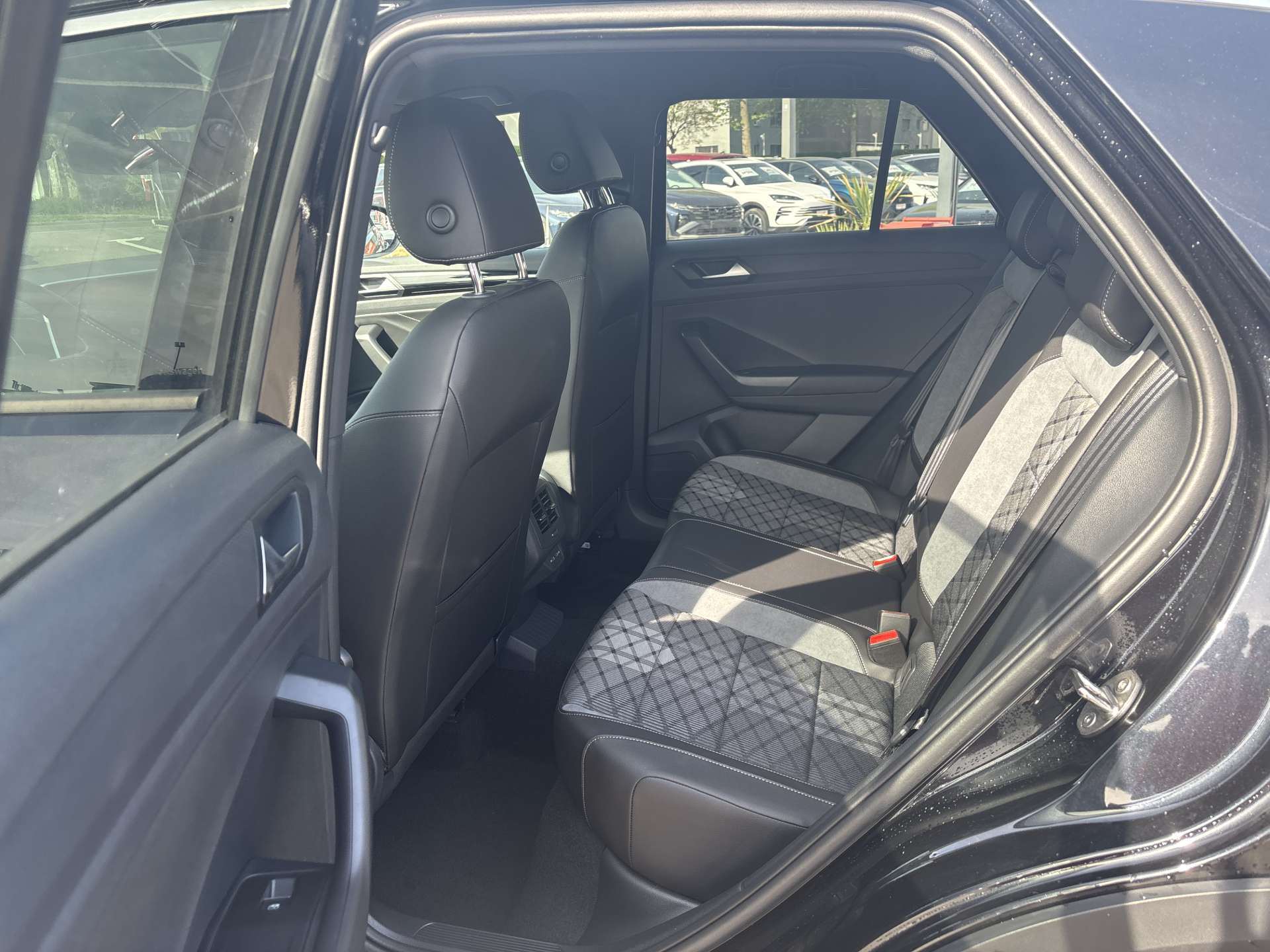 VW T-Roc 1.5 TSi EVO R-Line DSG-Automat-image-5