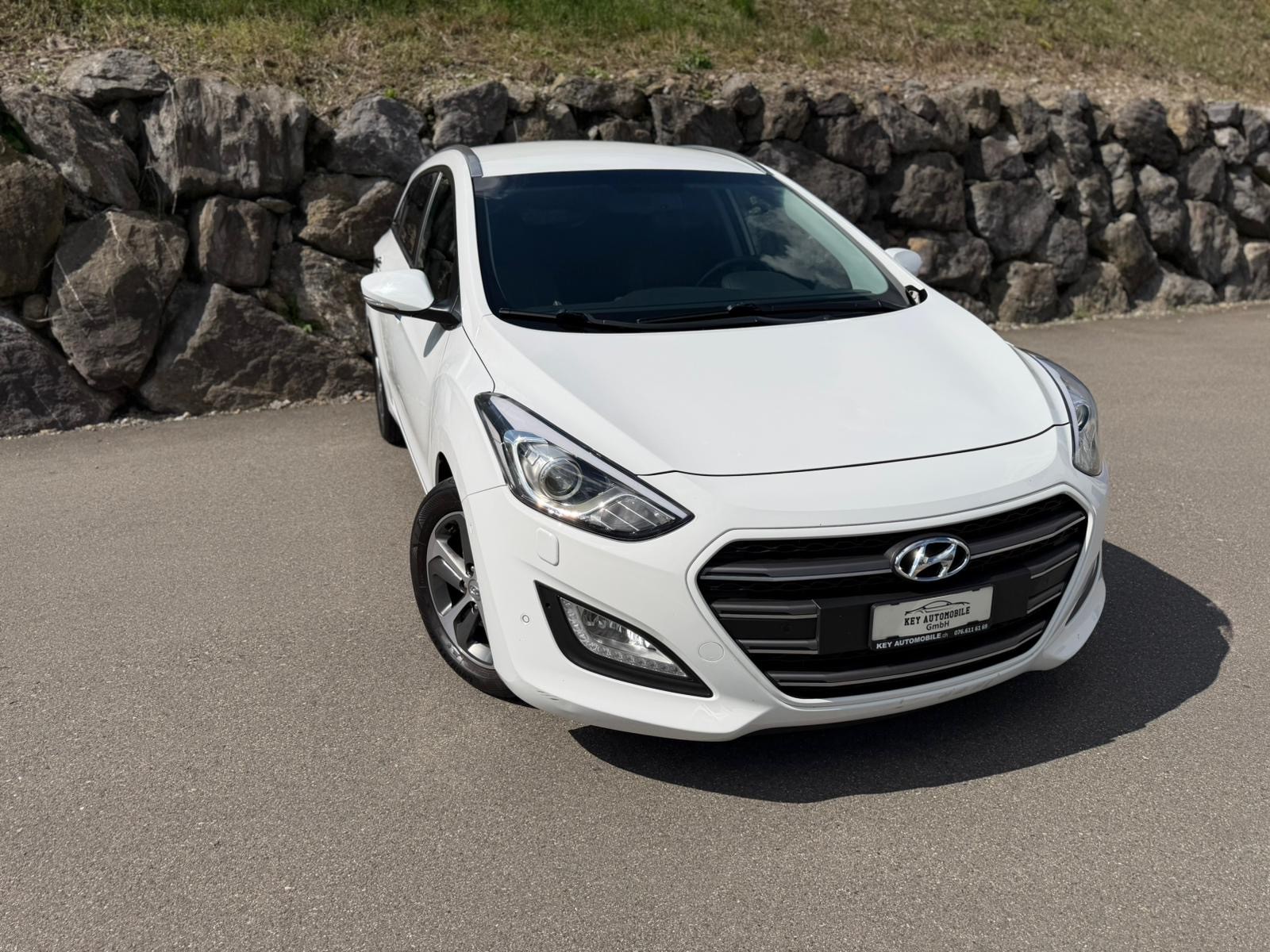 HYUNDAI i30 Wagon 1.6 CRDi Vertex Automatic DCT-image-1
