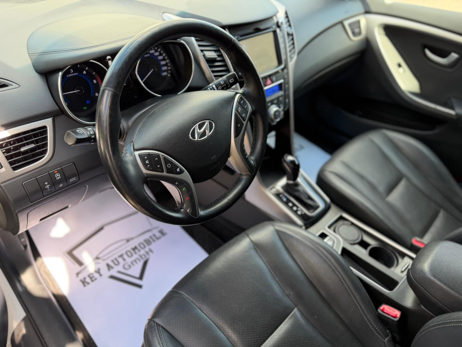 HYUNDAI i30 Wagon 1.6 CRDi Vertex Automatic DCT-image-6