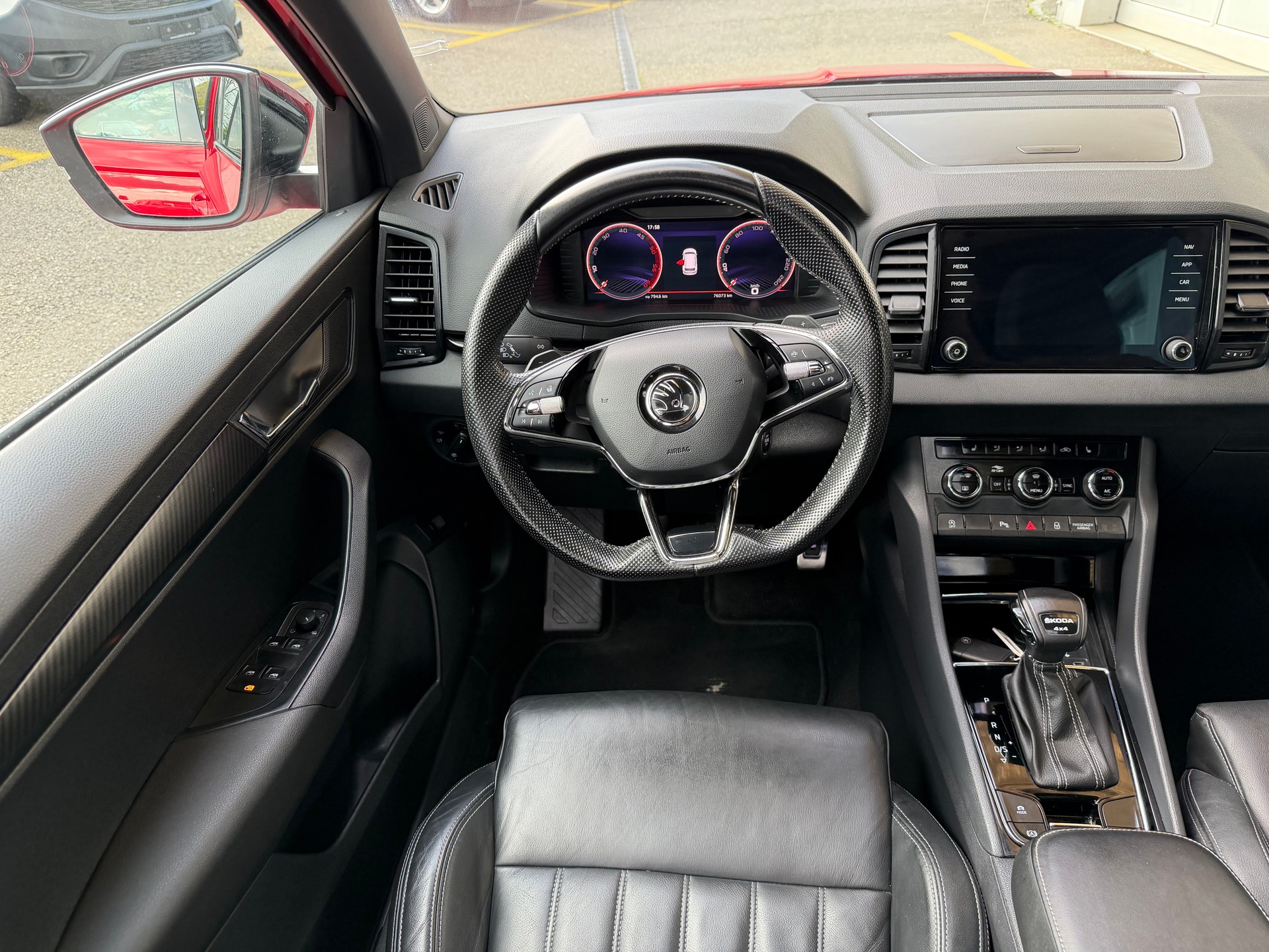 SKODA Karoq 2.0 TDI CR Ambition Sport-Line 4x4 DSG-image-9