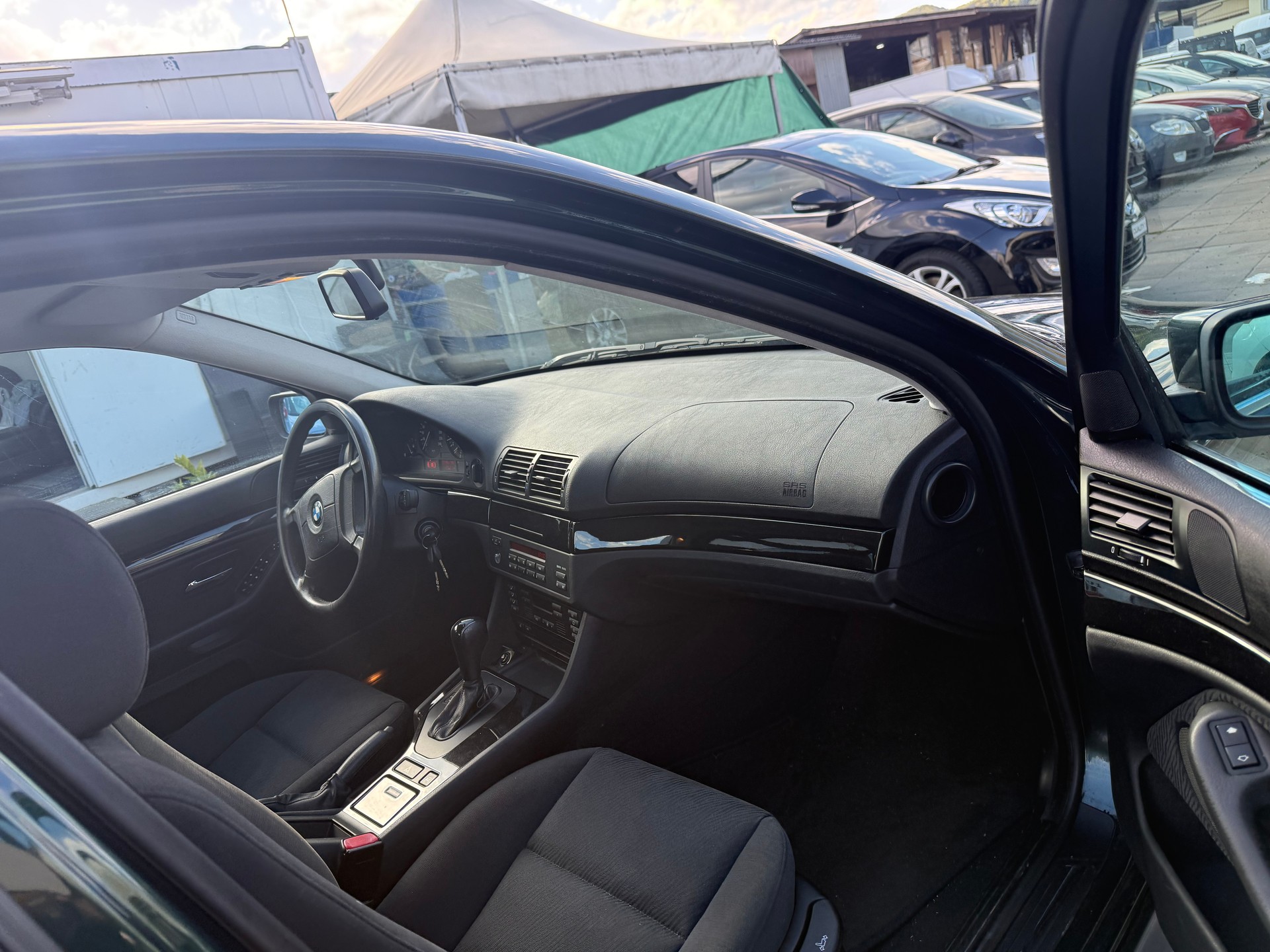 BMW 520i-image-7