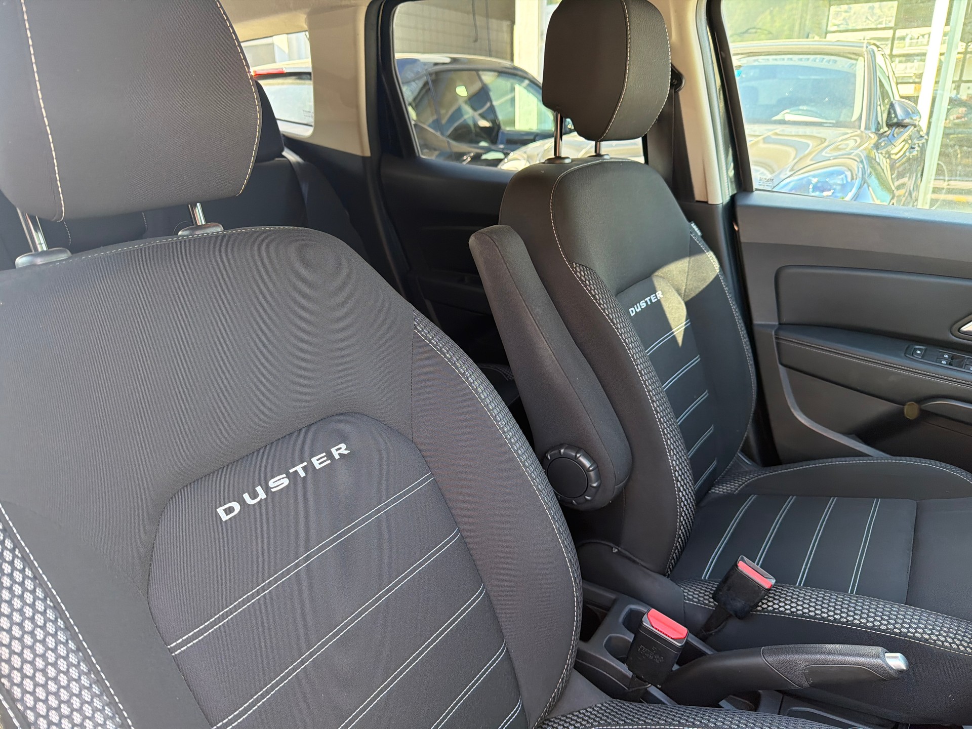 DACIA Duster TCe 125 Comfort 4x4-image-8