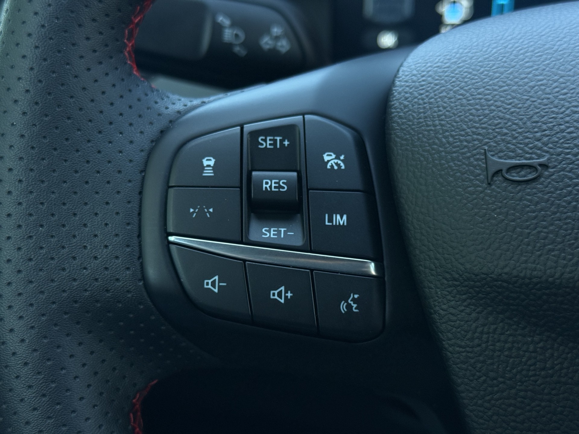 FORD Kuga 2.5 Plug-in Hybrid ST-Line X-image-16