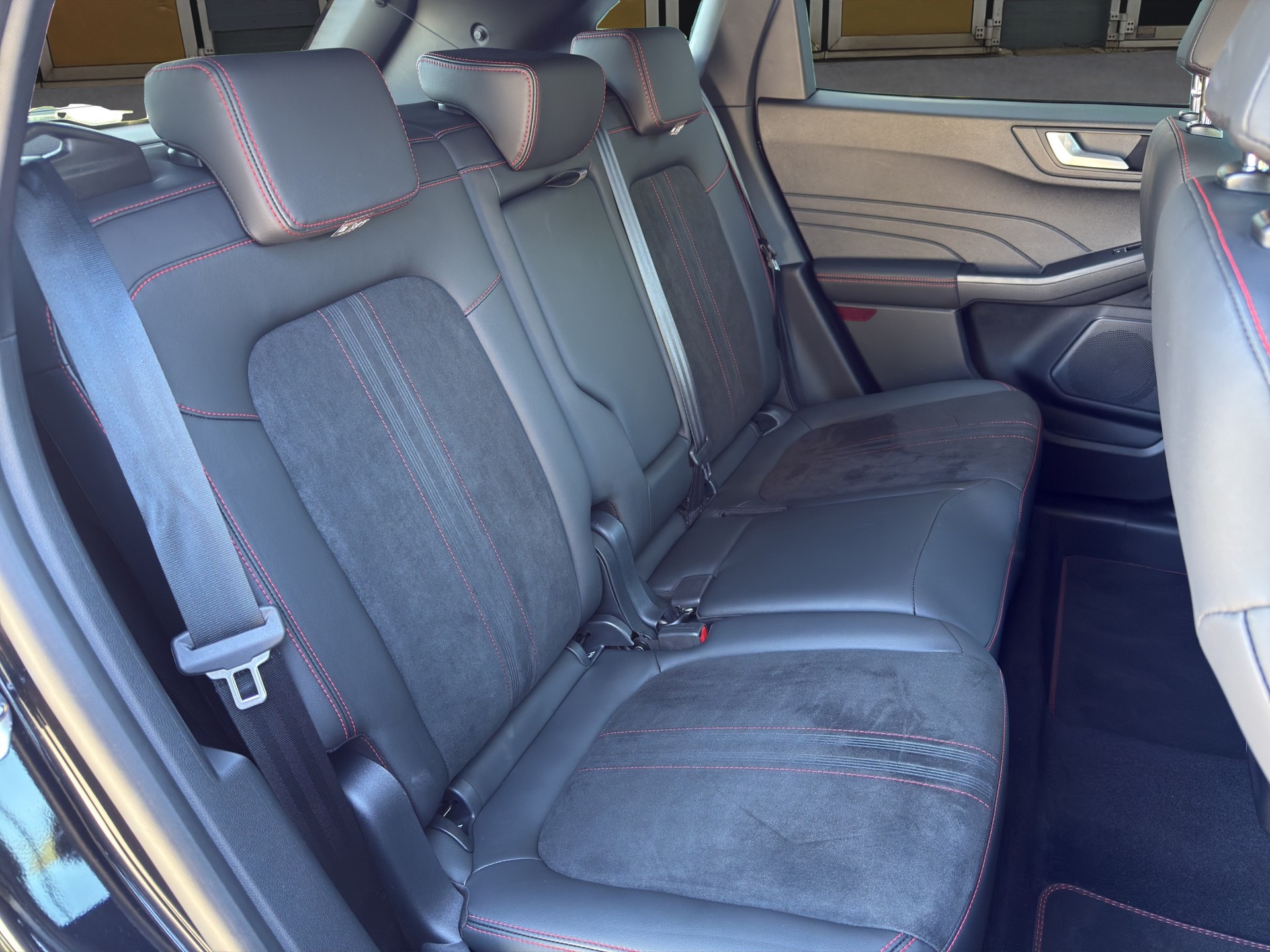 FORD Kuga 2.5 Plug-in Hybrid ST-Line X-image-12