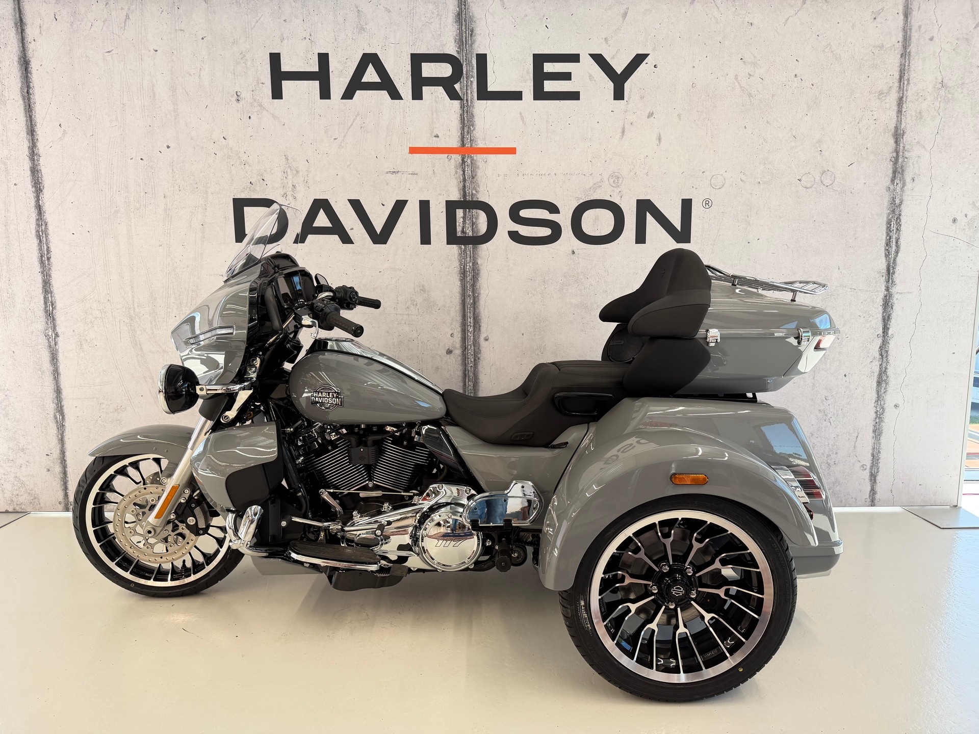 HARLEY-DAVIDSON FLHLT STREET GLIDE TRIKE-showroom-element-3