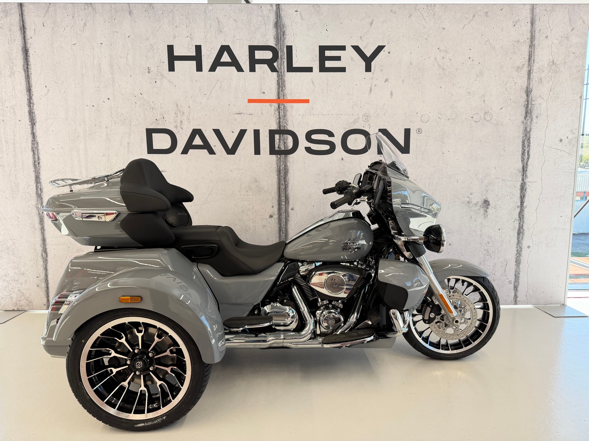 HARLEY-DAVIDSON FLHLT STREET GLIDE TRIKE