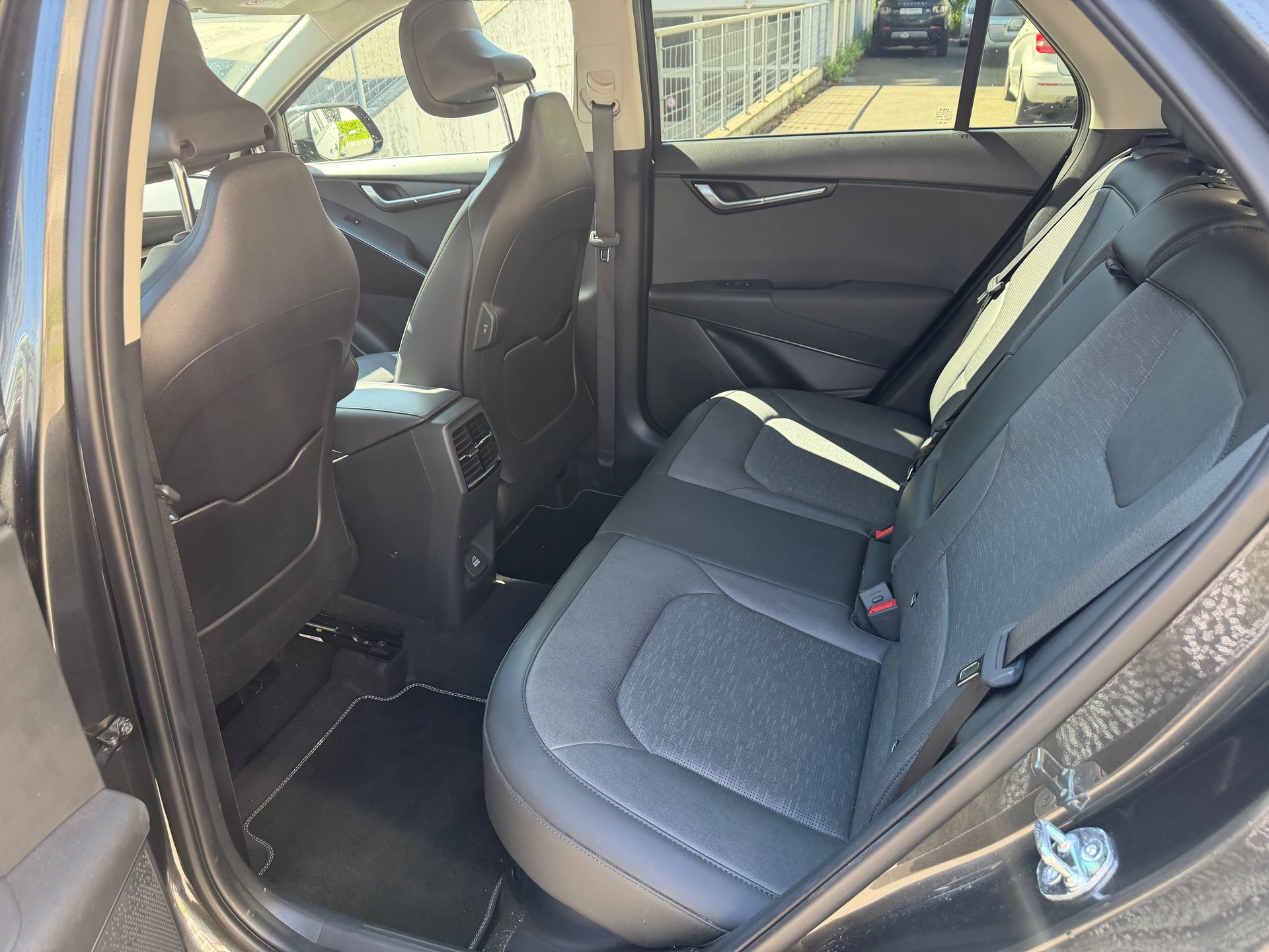 KIA Niro 1.6GDi Hybrid DCT Style-image-12