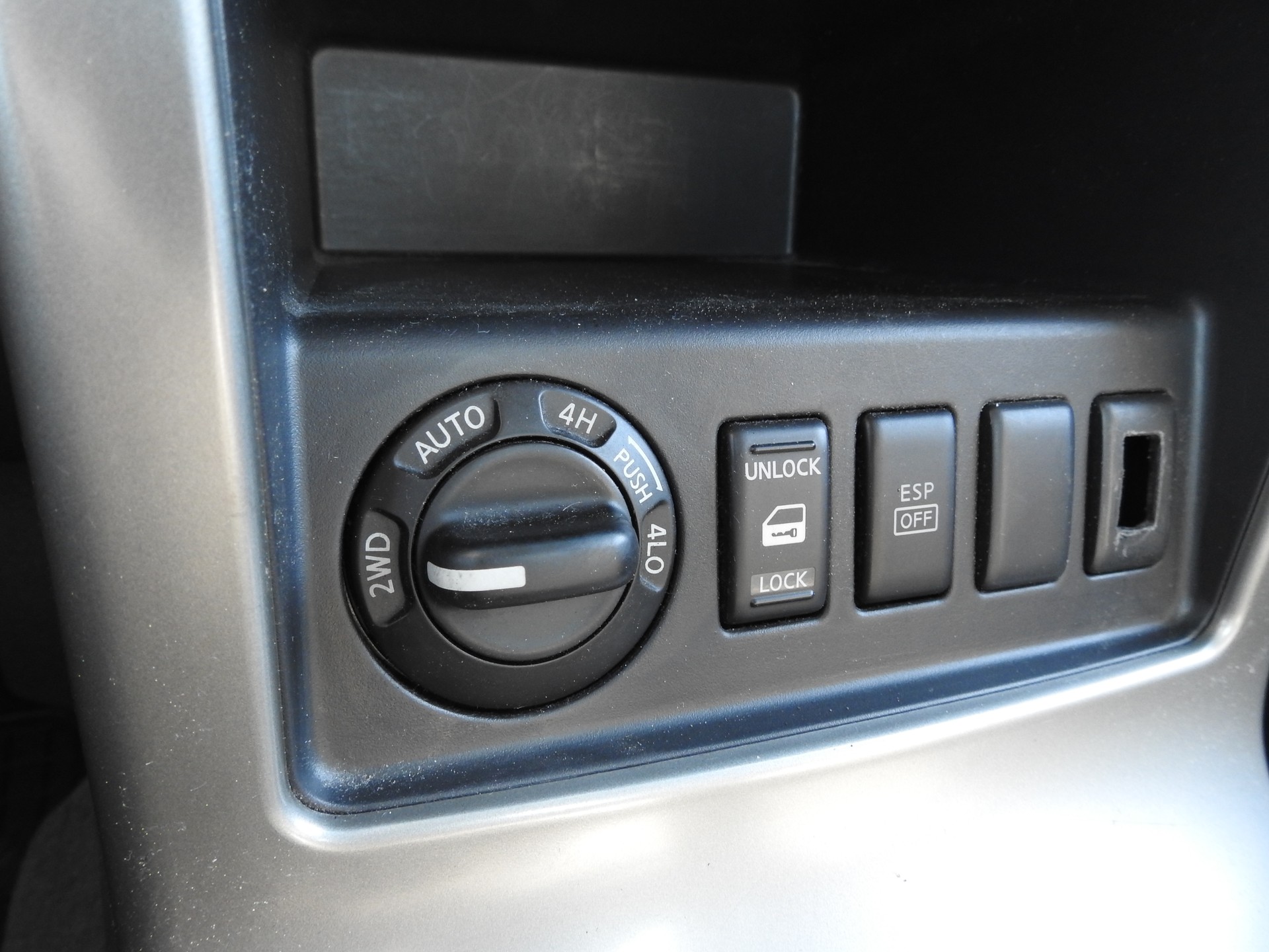 NISSAN Pathfinder 2.5 dCi SE-image-22