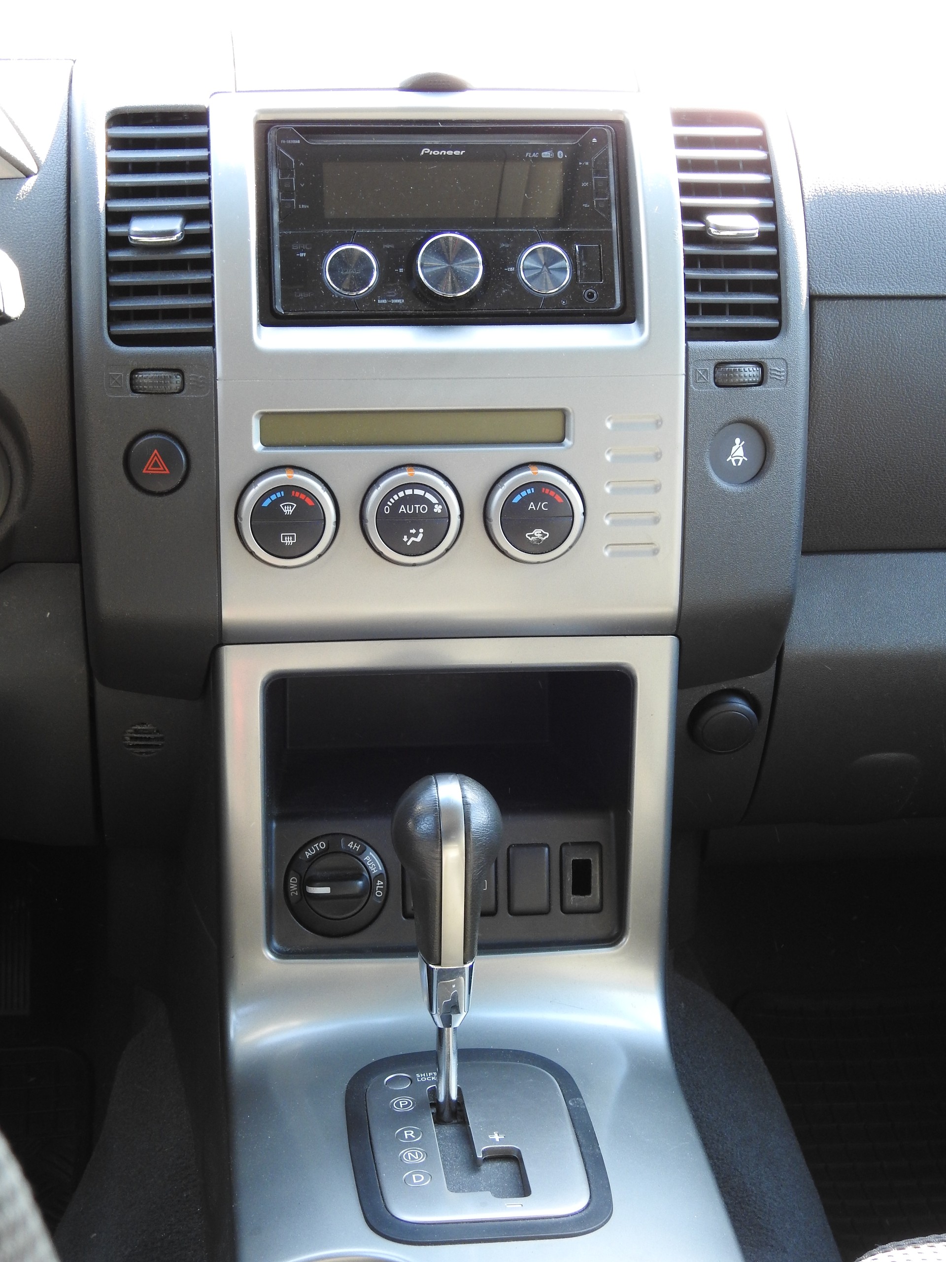 NISSAN Pathfinder 2.5 dCi SE-image-18