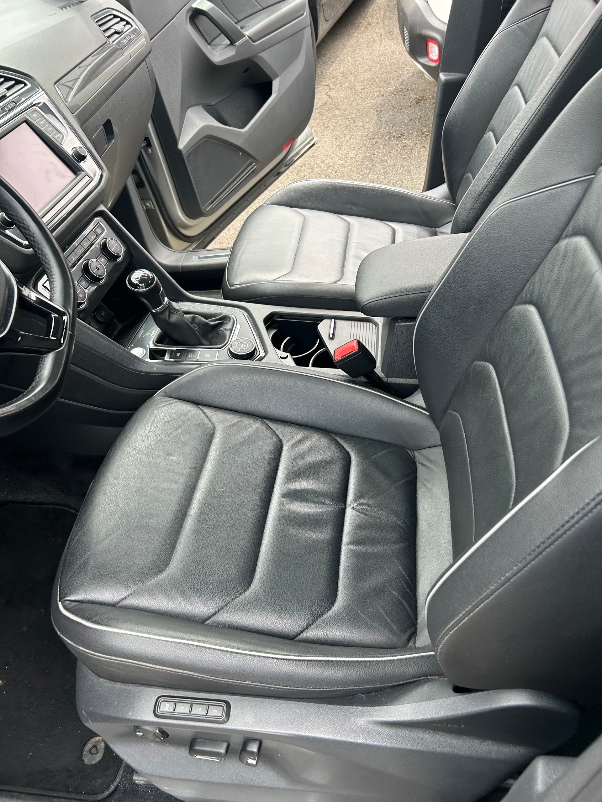 VW Tiguan 2.0TSI Highline 4Motion-image-2