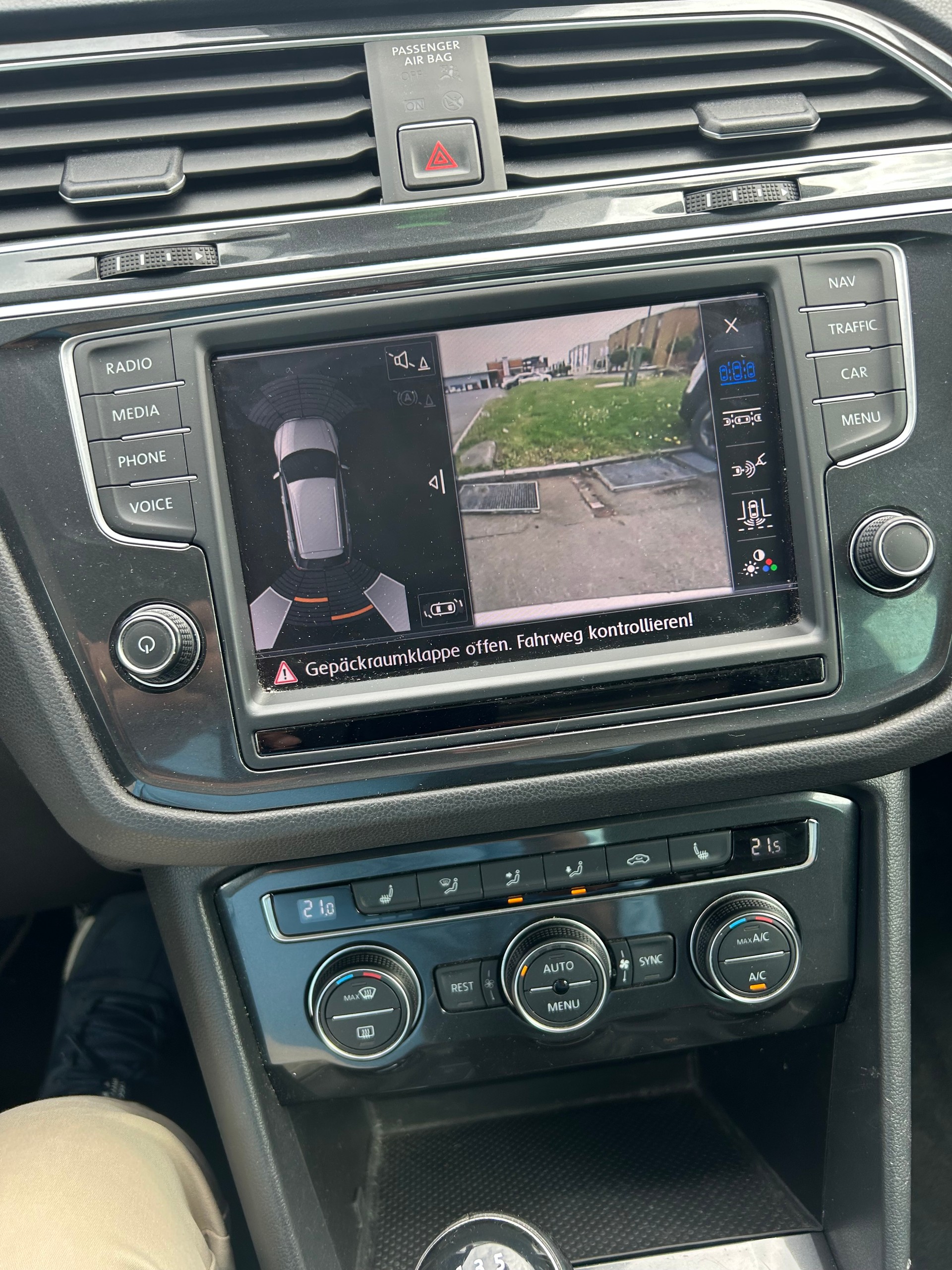 VW Tiguan 2.0TSI Highline 4Motion-image-1