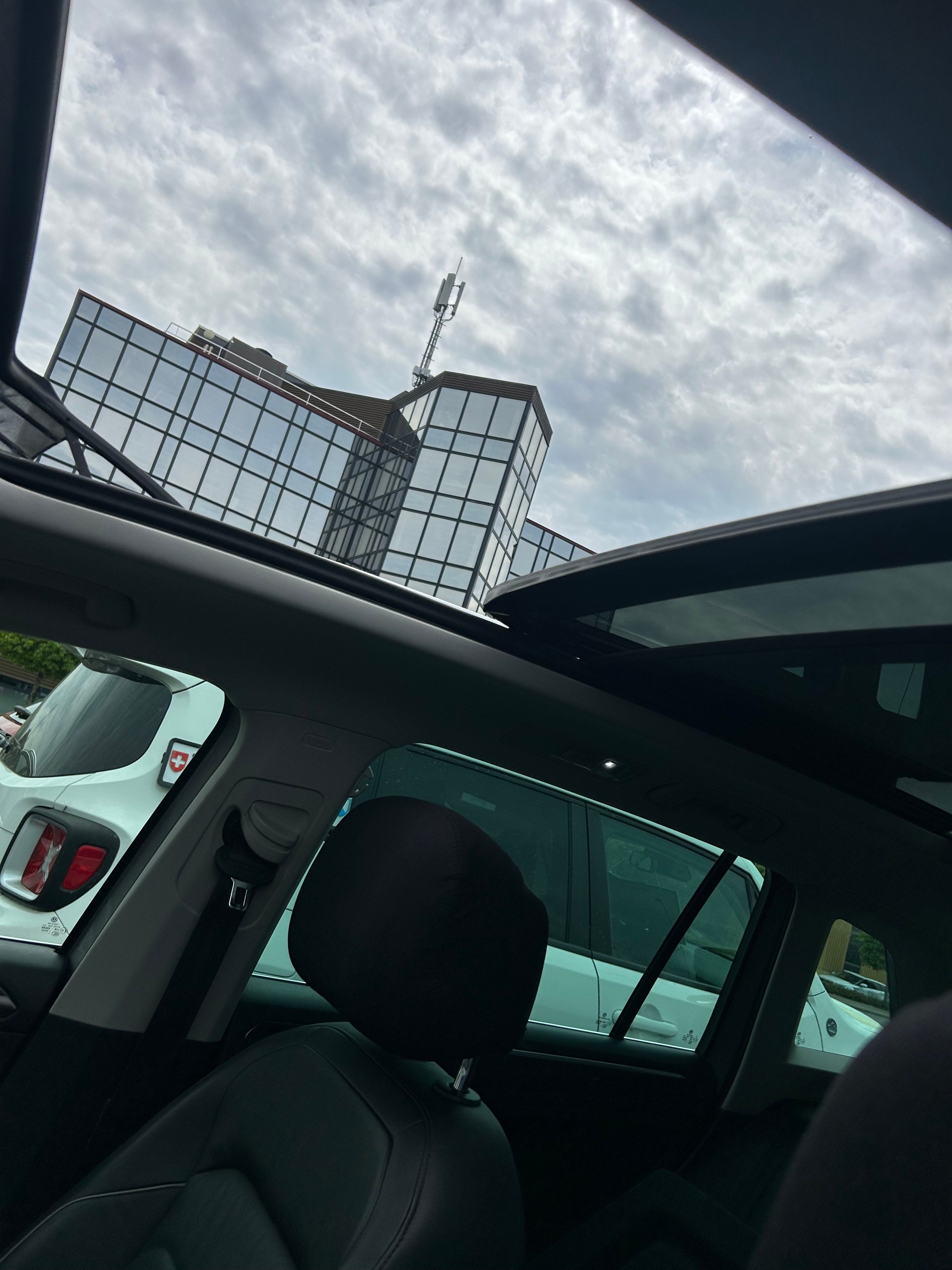 VW Tiguan 2.0TSI Highline 4Motion-image-12