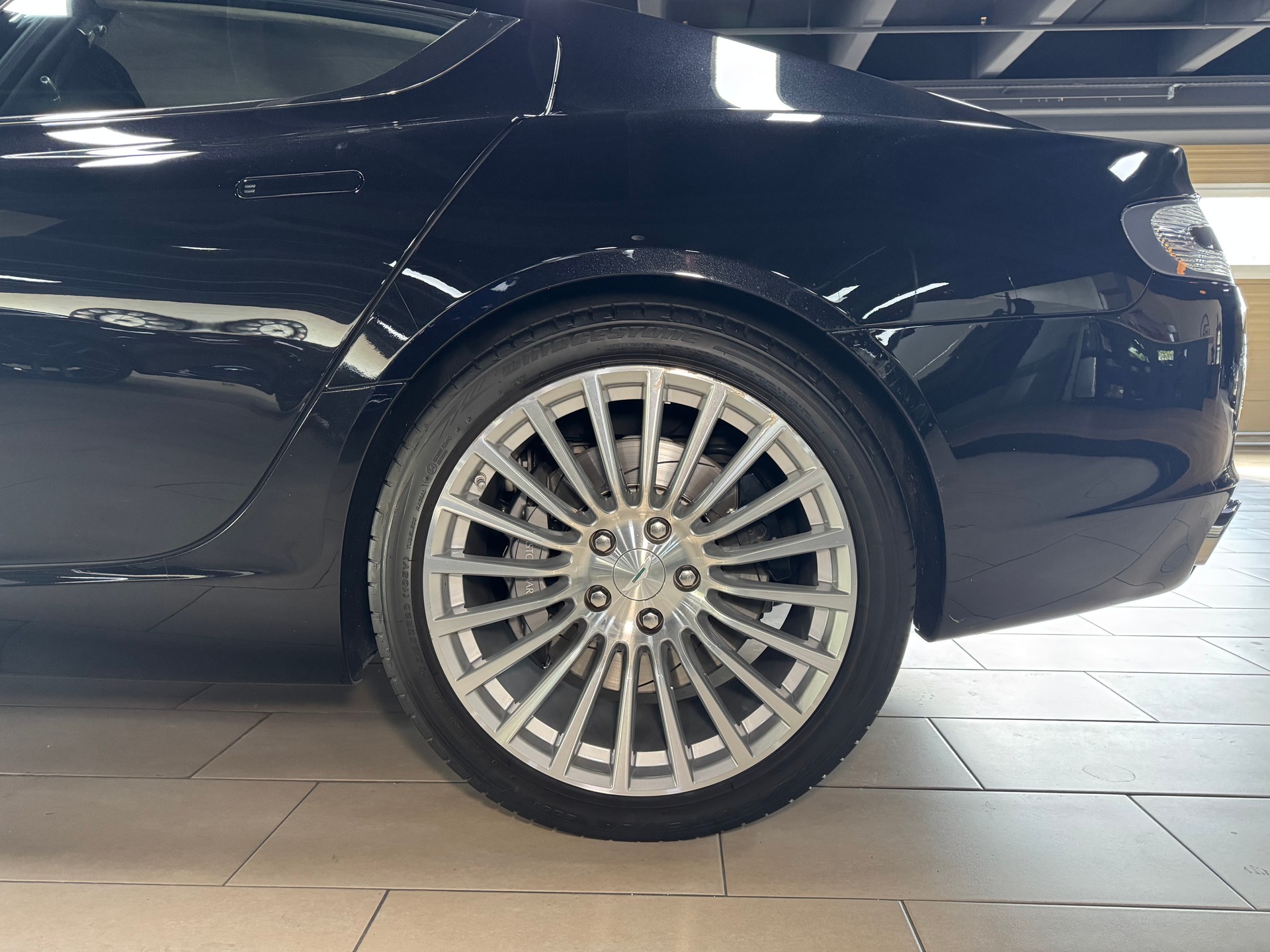 ASTON MARTIN Rapide 5.9 V12 Touchtronic 2-image-9