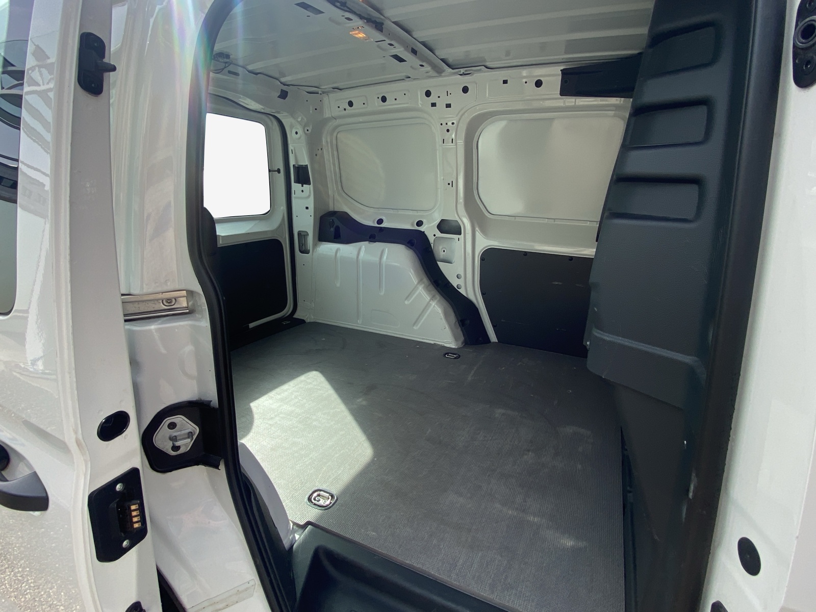 VW Caddy Cargo 2.0TDI 4Motion-image-11