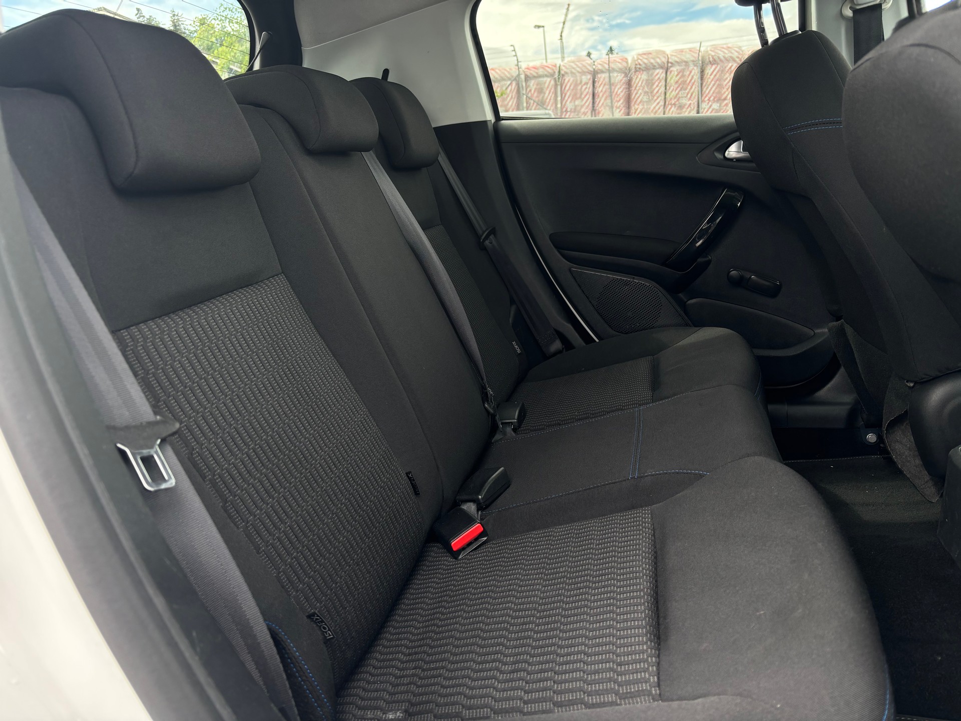 PEUGEOT 208 1.2 PureTech Style-image-8
