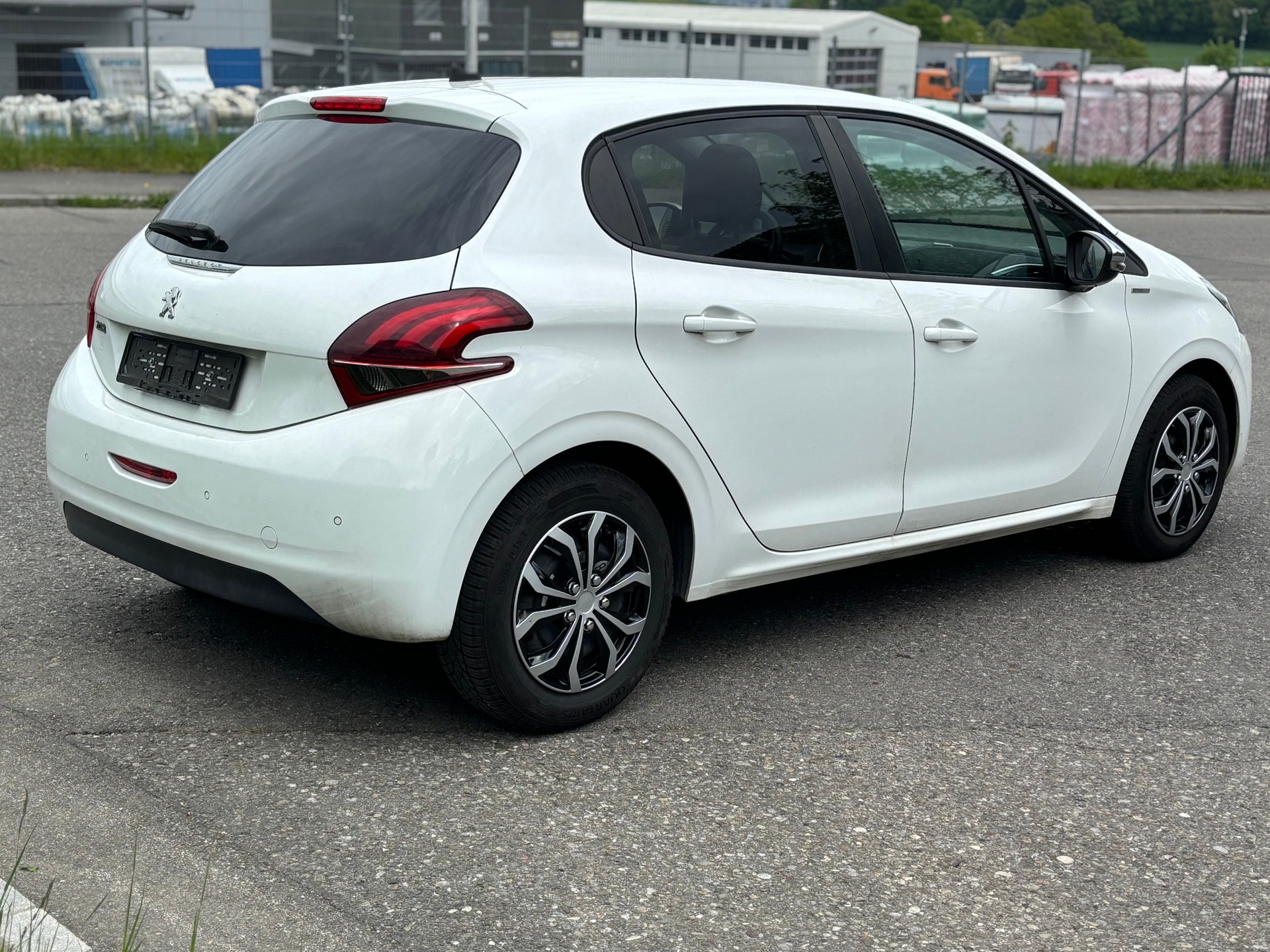 PEUGEOT 208 1.2 PureTech Style-showroom-element-3