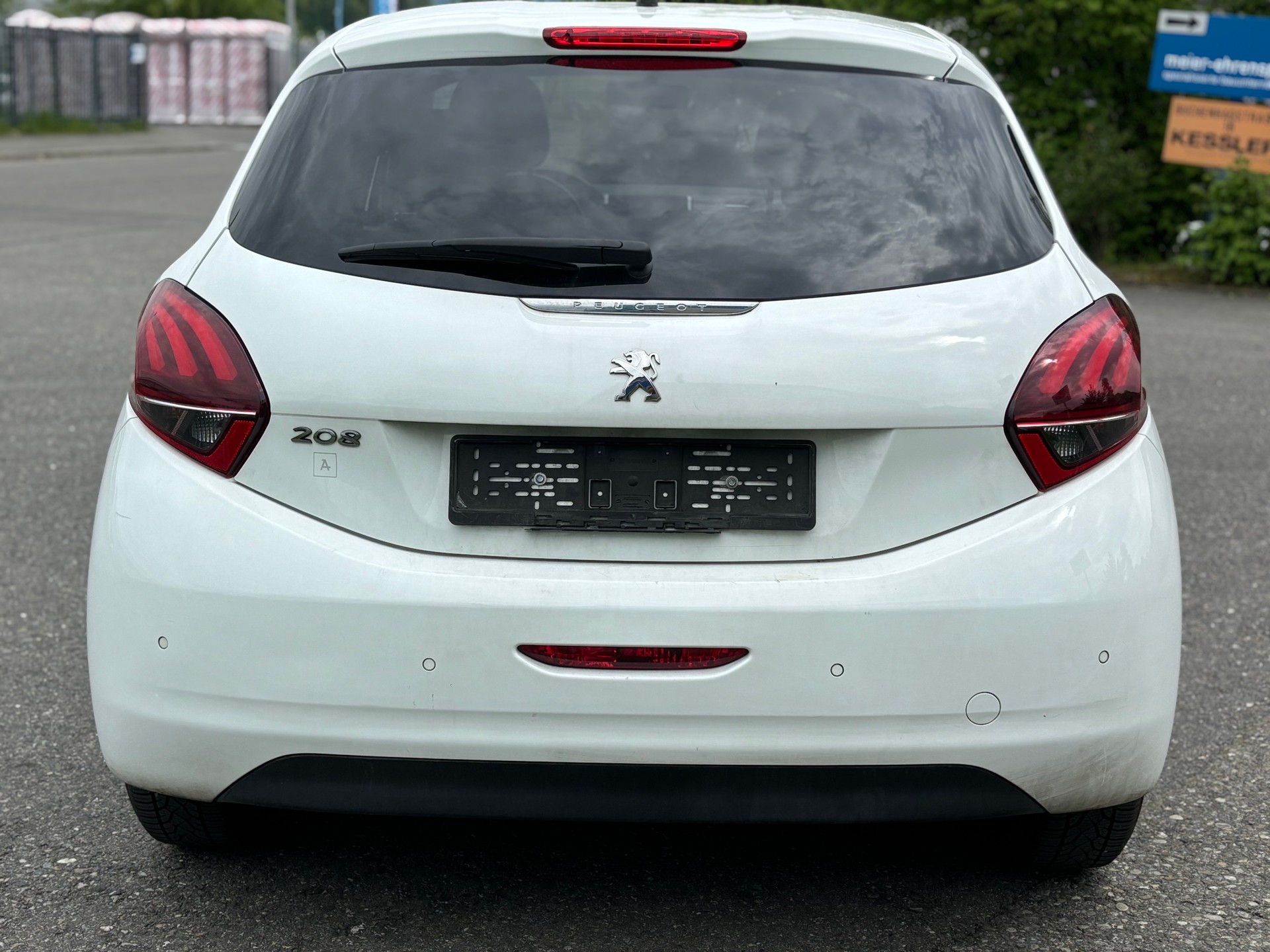 PEUGEOT 208 1.2 PureTech Style-image-5