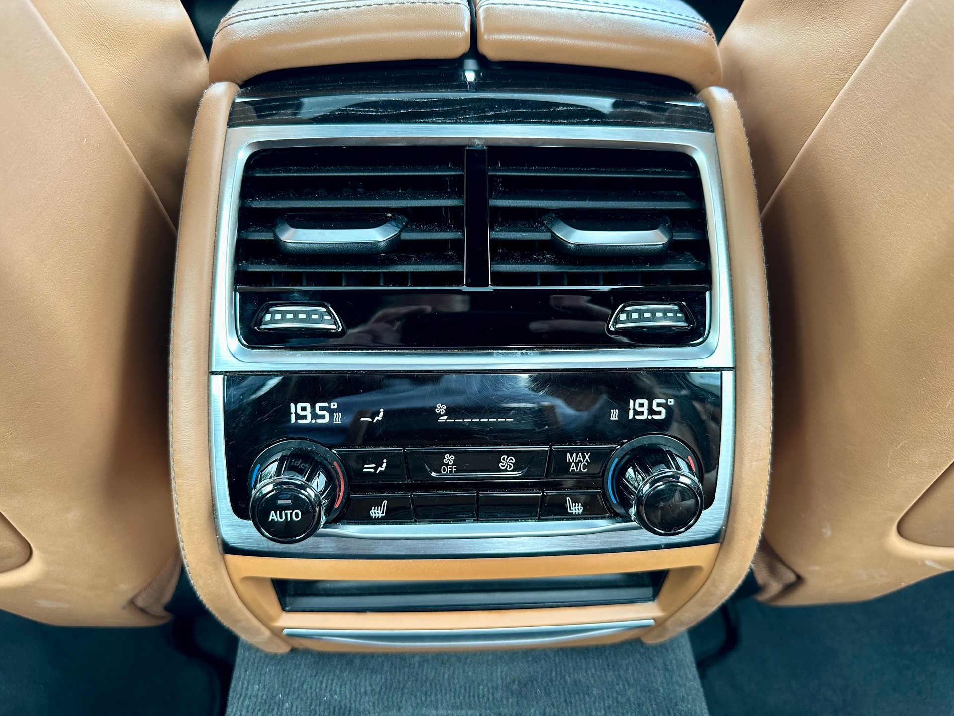 BMW 750Li xDrive-image-17