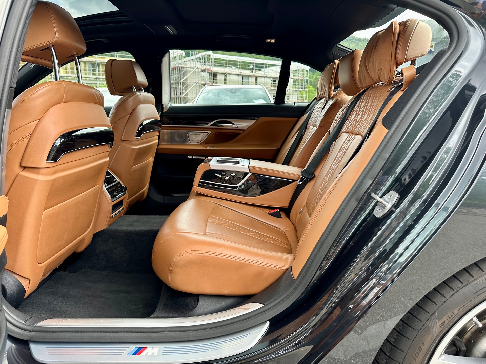 BMW 750Li xDrive-image-16