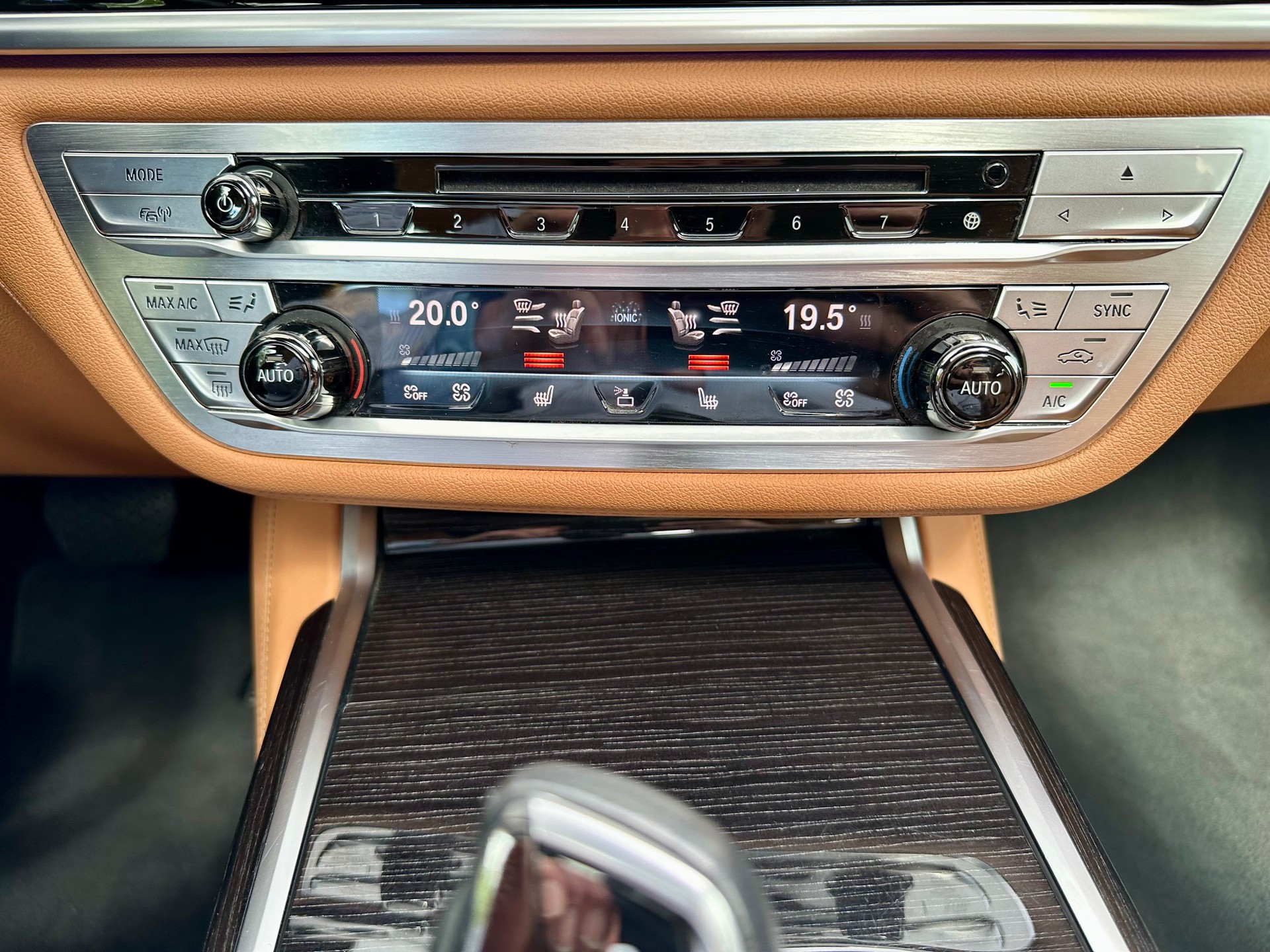 BMW 750Li xDrive-image-23