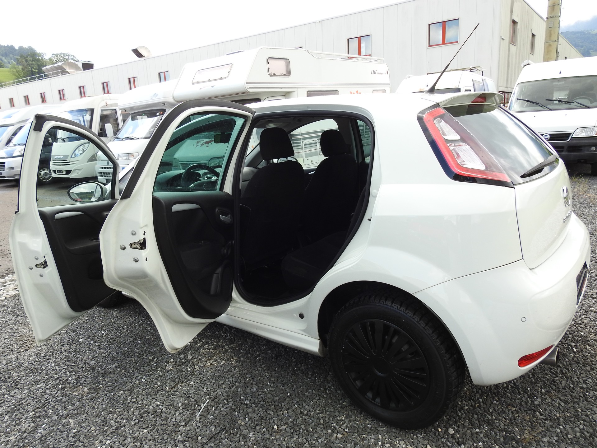 FIAT Punto 0.9 Twinair Young-image-14