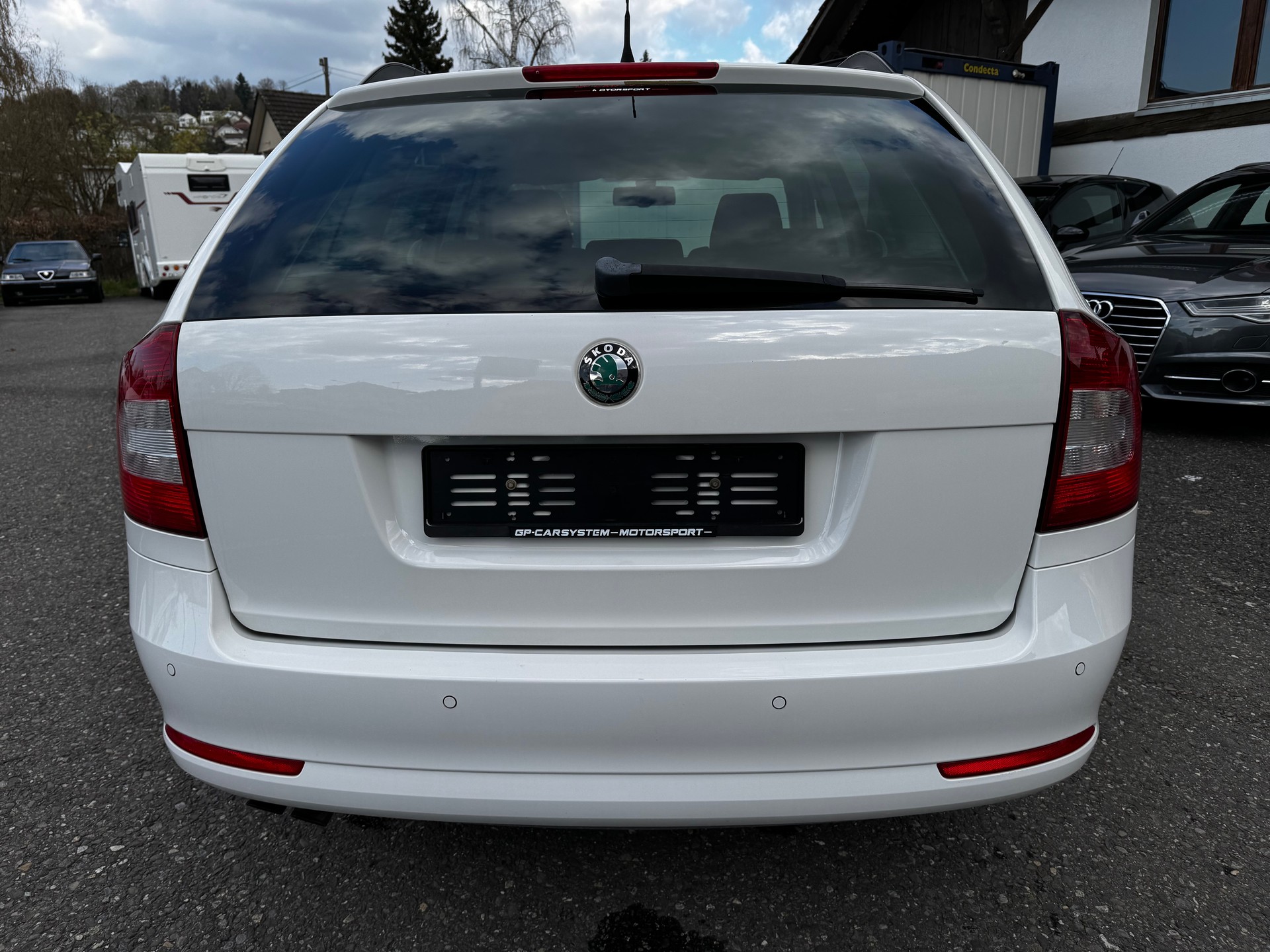 SKODA Octavia Combi 2.0 TDI Elegance DSG-image-7
