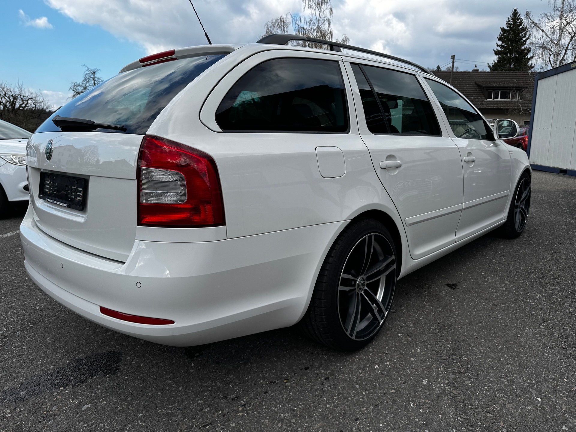 SKODA Octavia Combi 2.0 TDI Elegance DSG-image-8