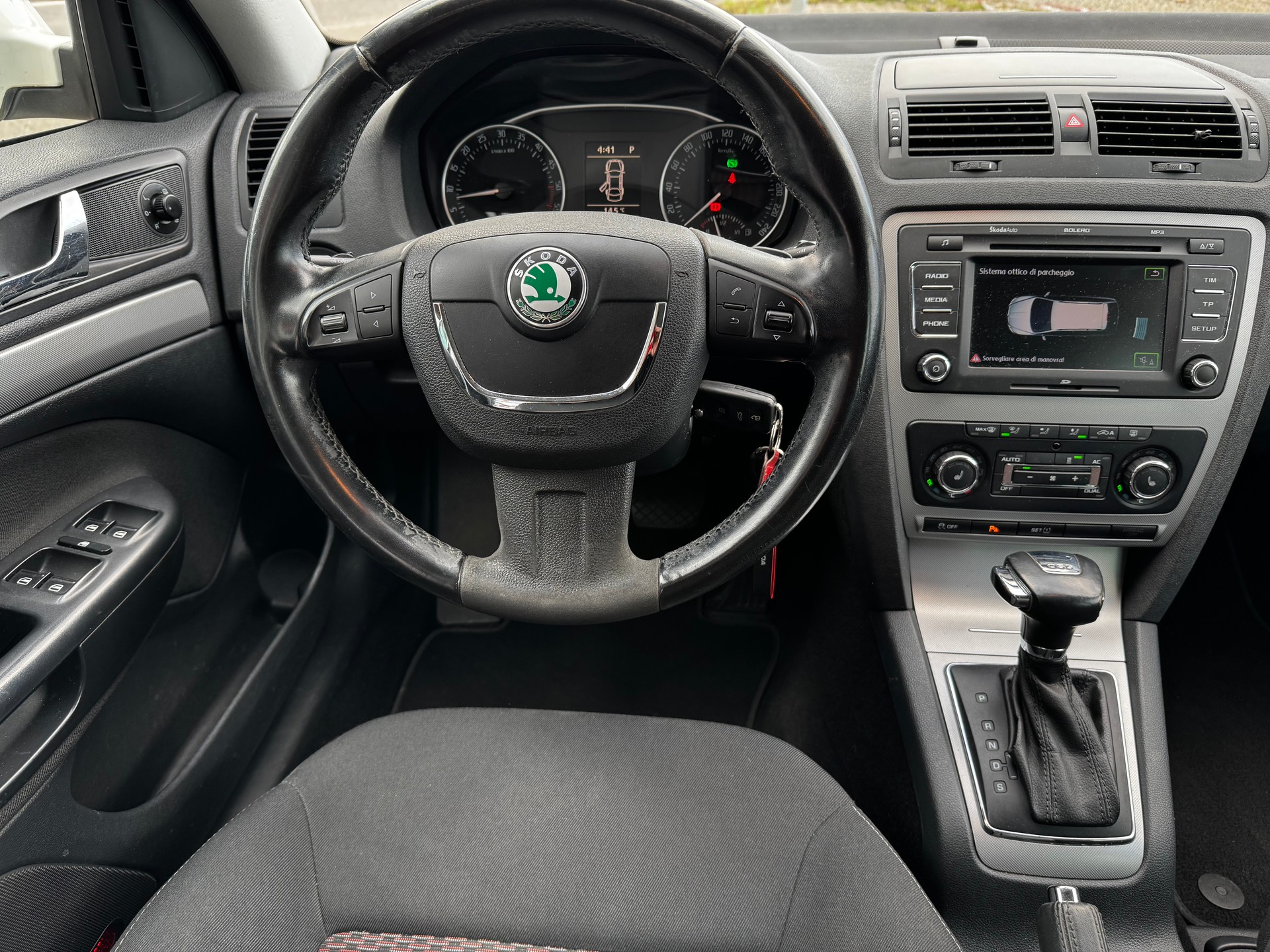 SKODA Octavia Combi 2.0 TDI Elegance DSG-image-10