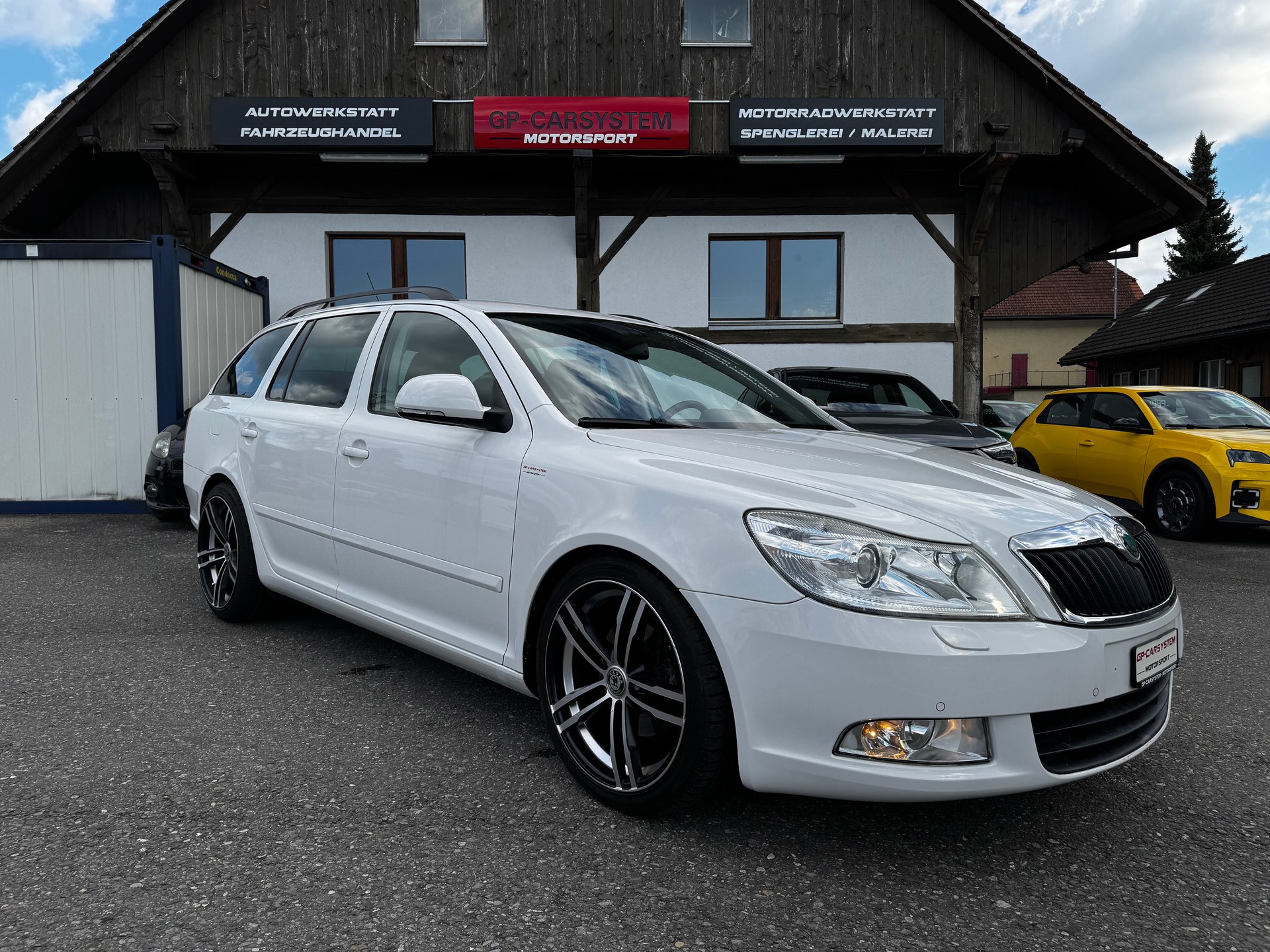 SKODA Octavia Combi 2.0 TDI Elegance DSG-image-0