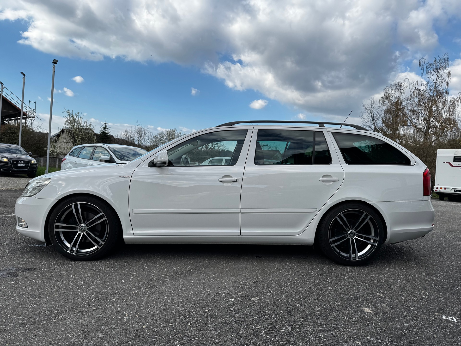 SKODA Octavia Combi 2.0 TDI Elegance DSG-image-4