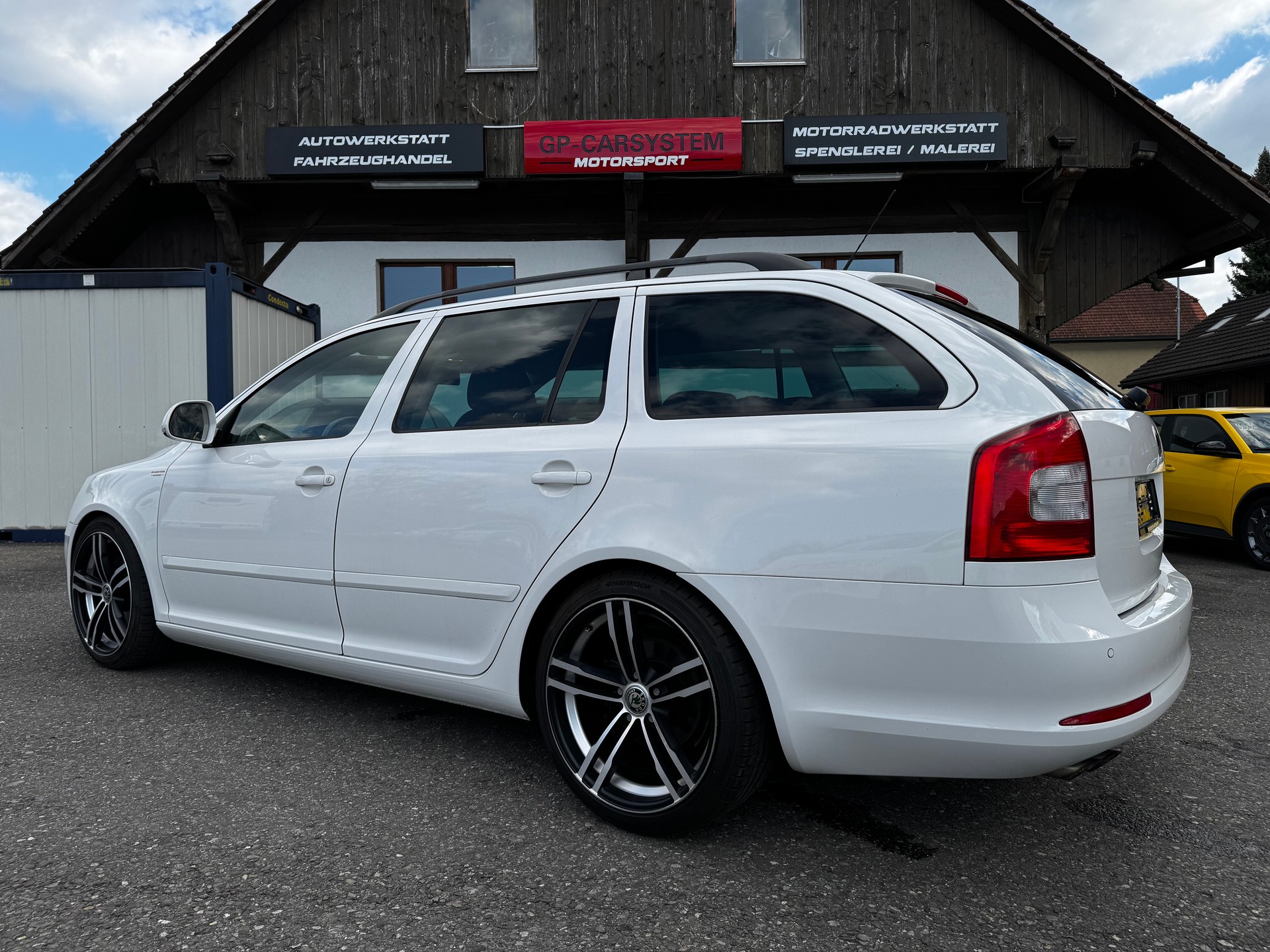 SKODA Octavia Combi 2.0 TDI Elegance DSG-image-1