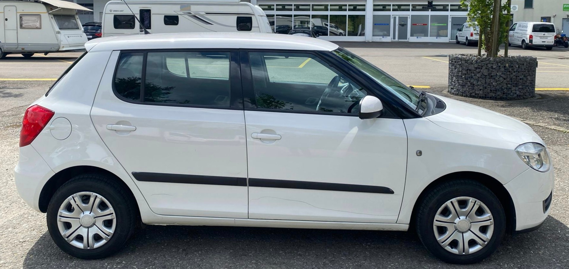 SKODA Fabia 1.2 Entry-image-6