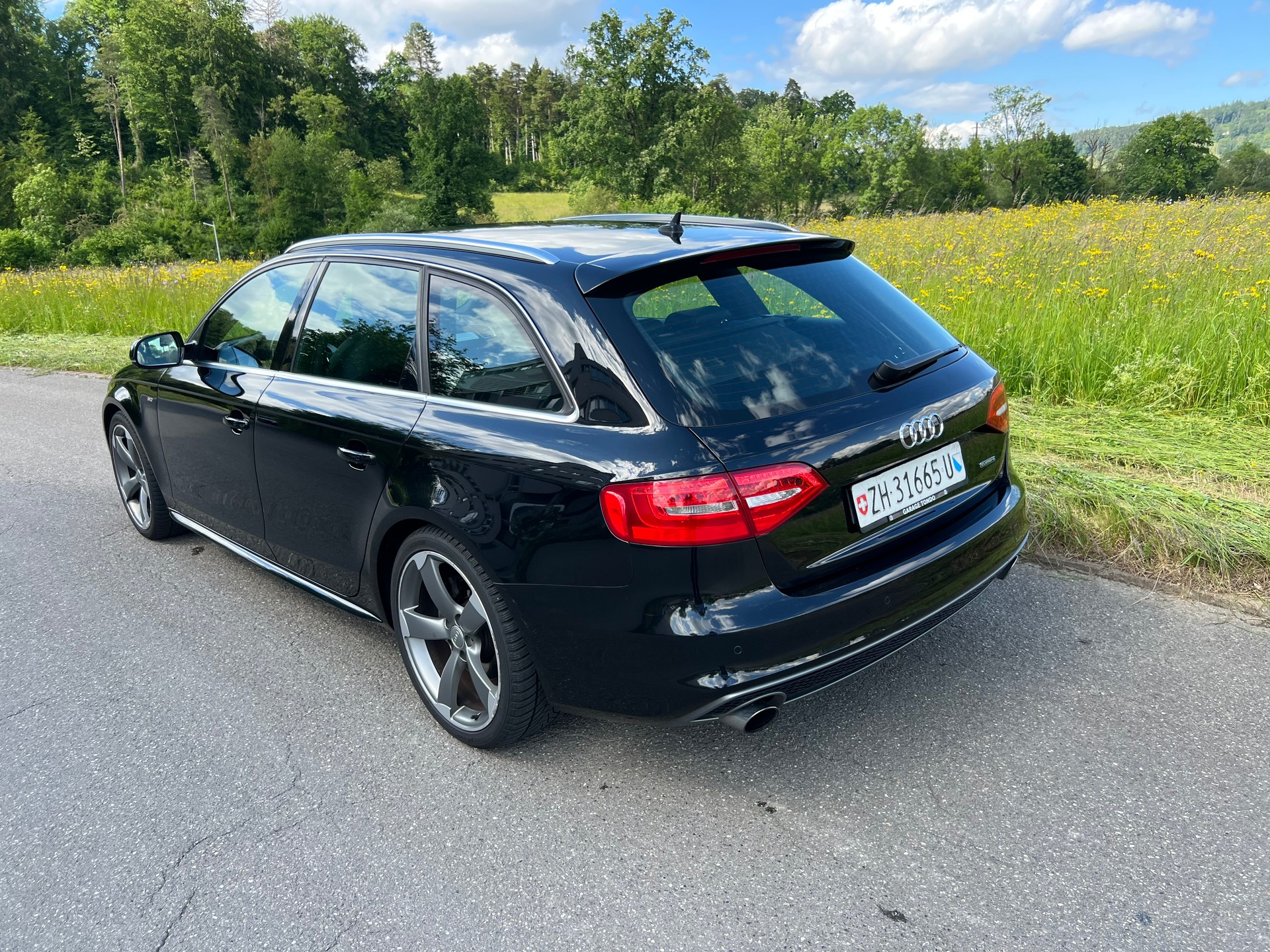 AUDI A4 Avant 2.0 TFSI quattro s-tronic S line-image-3