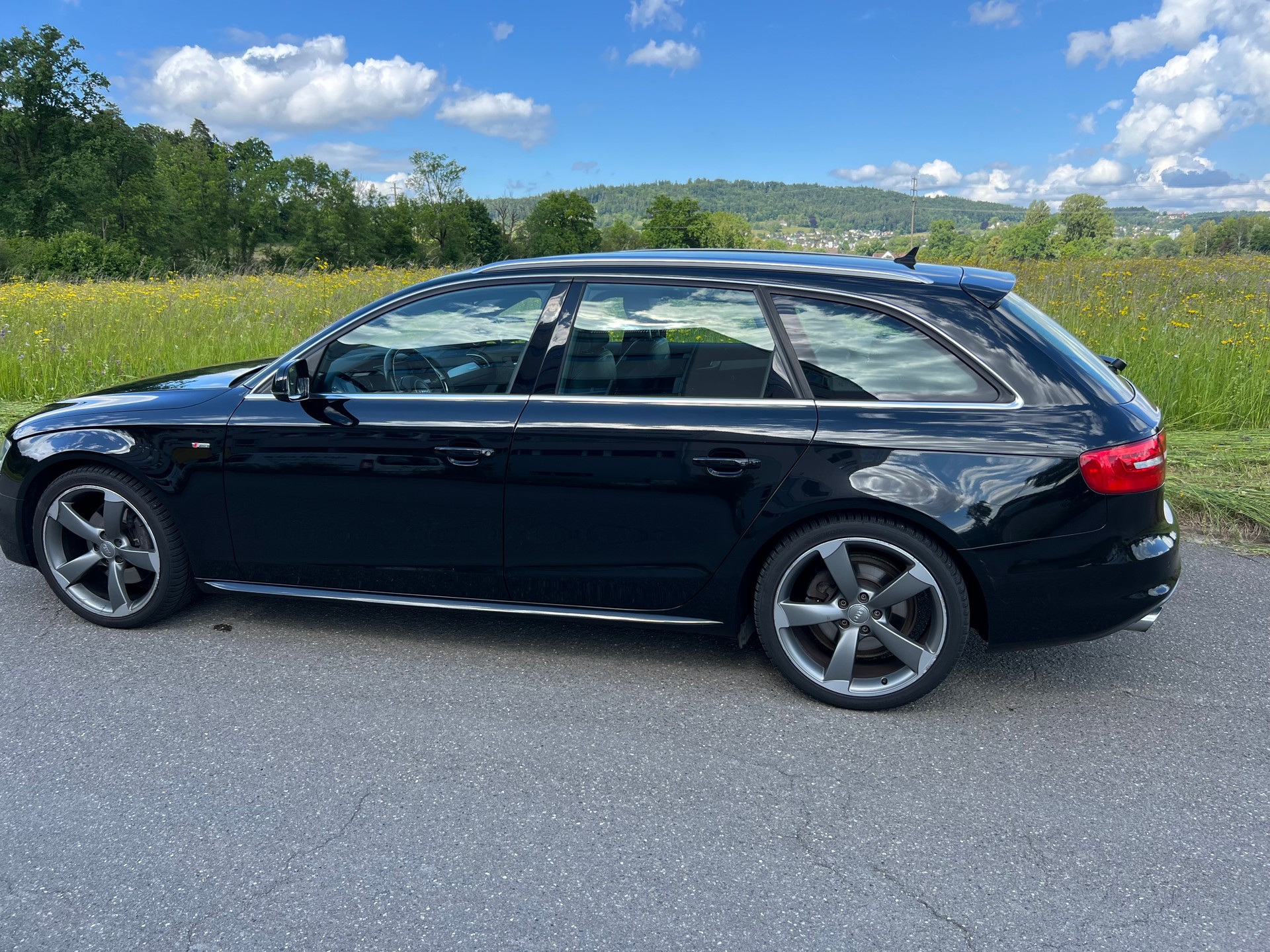 AUDI A4 Avant 2.0 TFSI quattro s-tronic S line-image-2