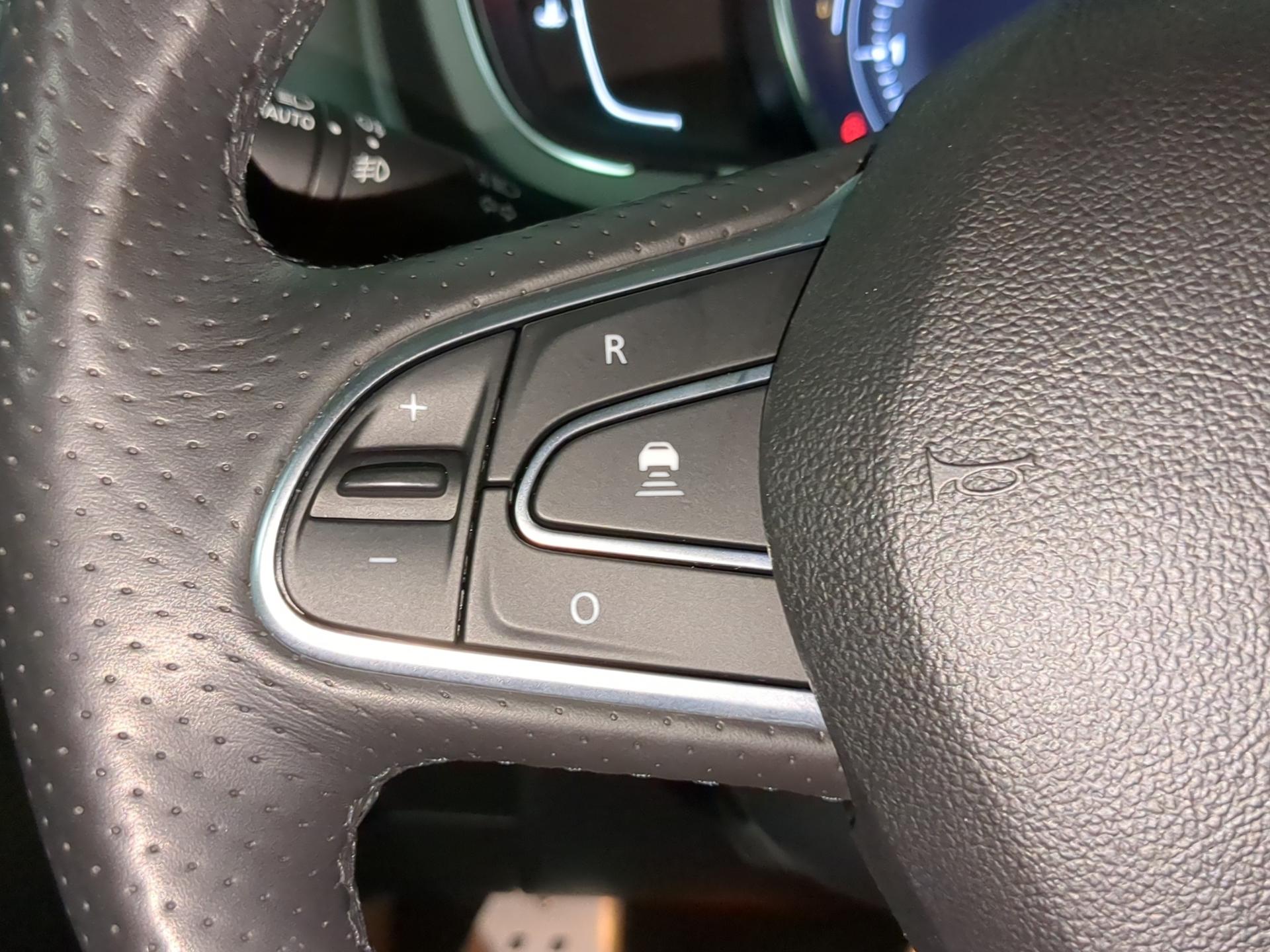 RENAULT Scénic 1.3 16V Turbo Black Edition EDC-image-19